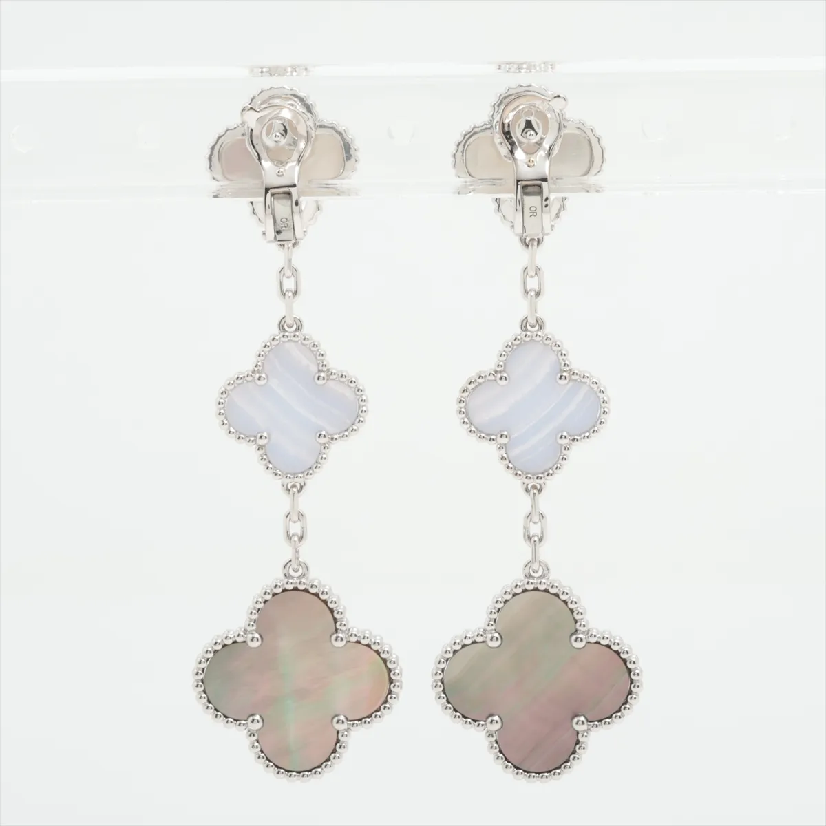 Magic Alhambra Shell Chalcedony Earrings 750(WG) 19.4g JB953947 Small stone chip — view 2