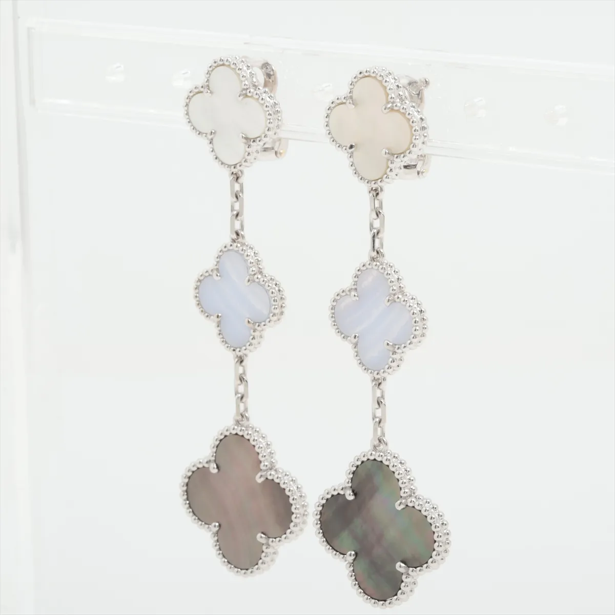 Magic Alhambra Shell Chalcedony Earrings 750(WG) 19.4g JB953947 Small stone chip — view 3