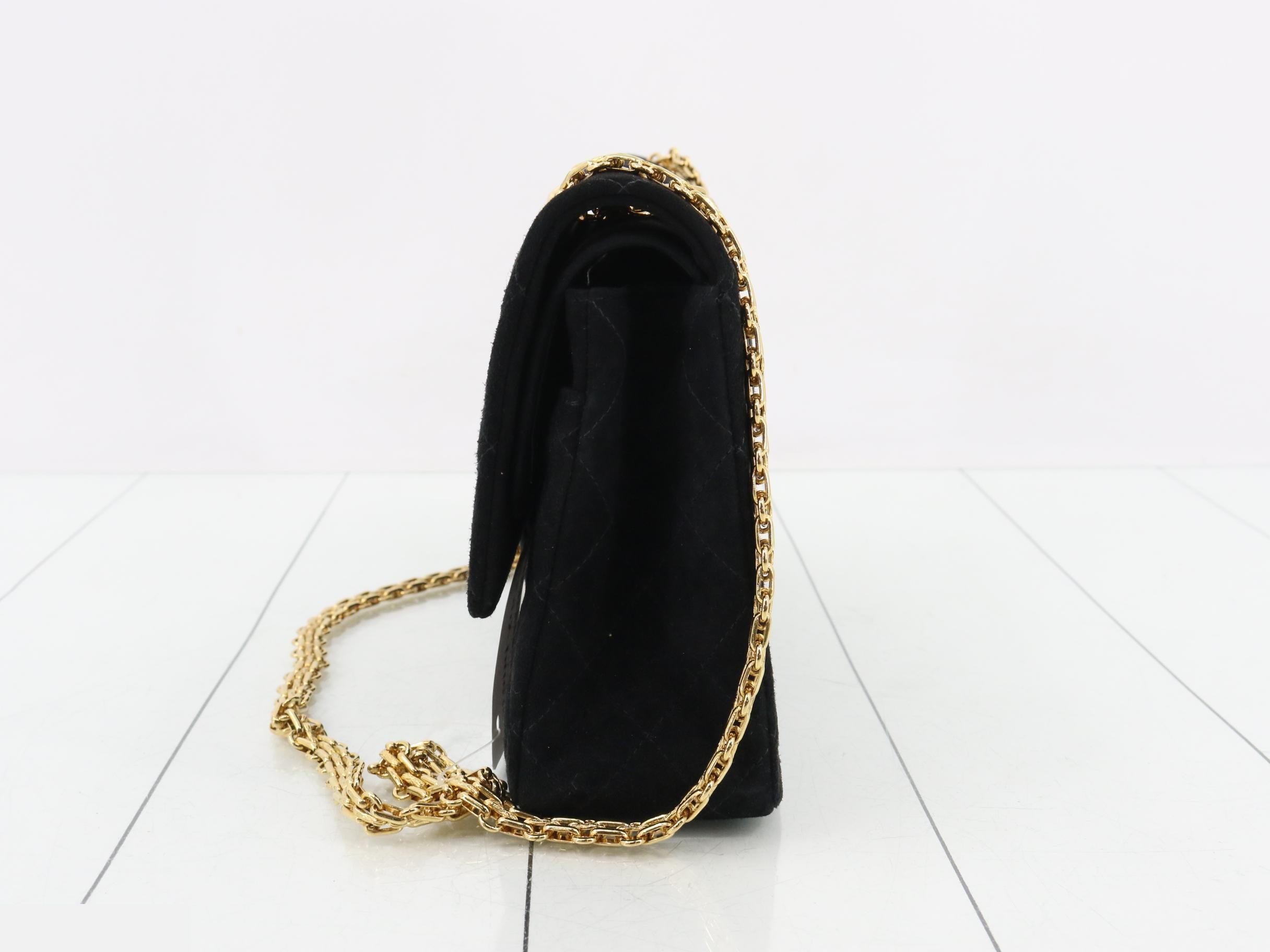 Matelassé 25 Double Flap Double Chain Shoulder Bag — view 3
