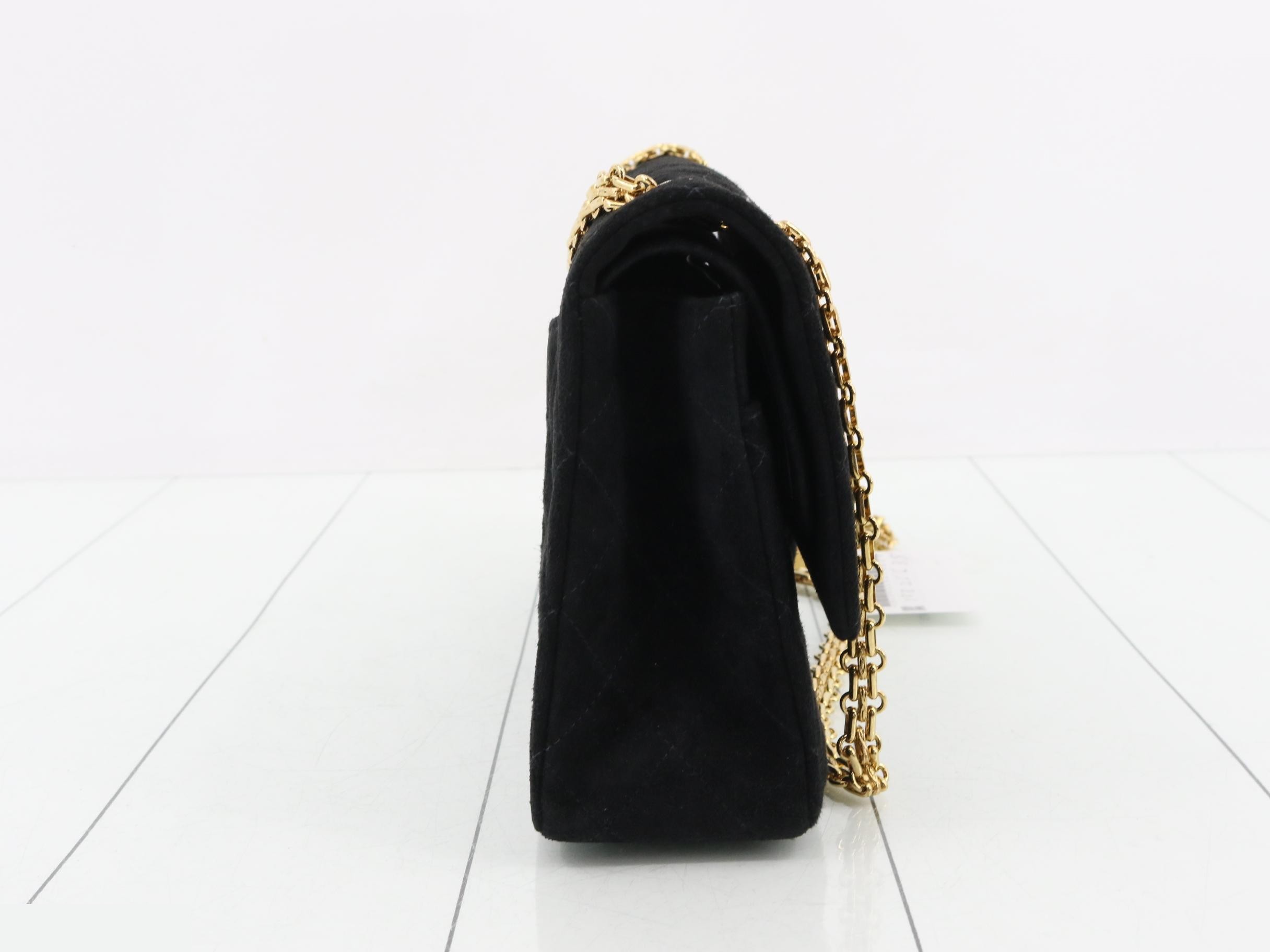 Matelassé 25 Double Flap Double Chain Shoulder Bag — view 4
