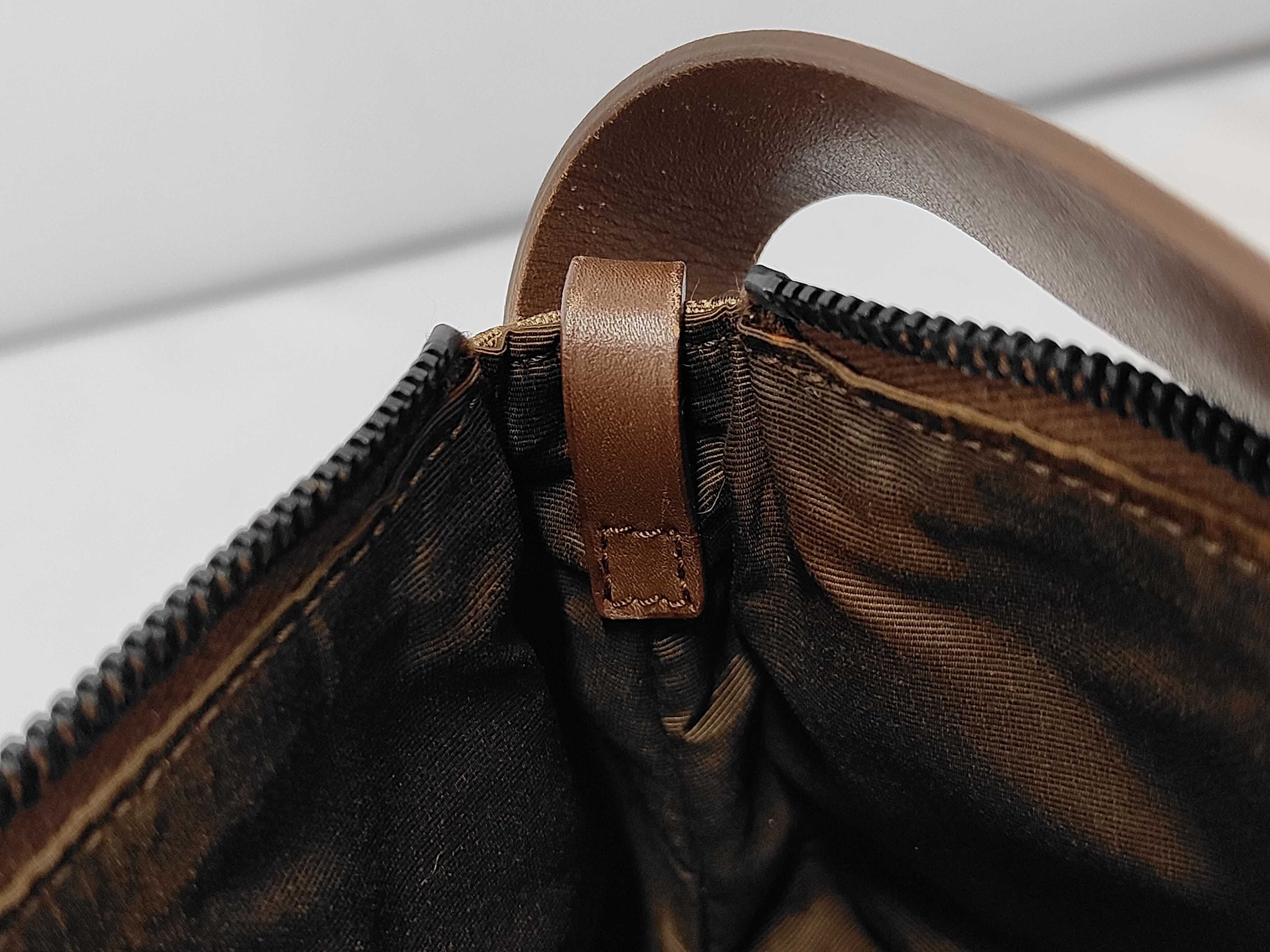 GG Canvas Shoulder Bag — view 11