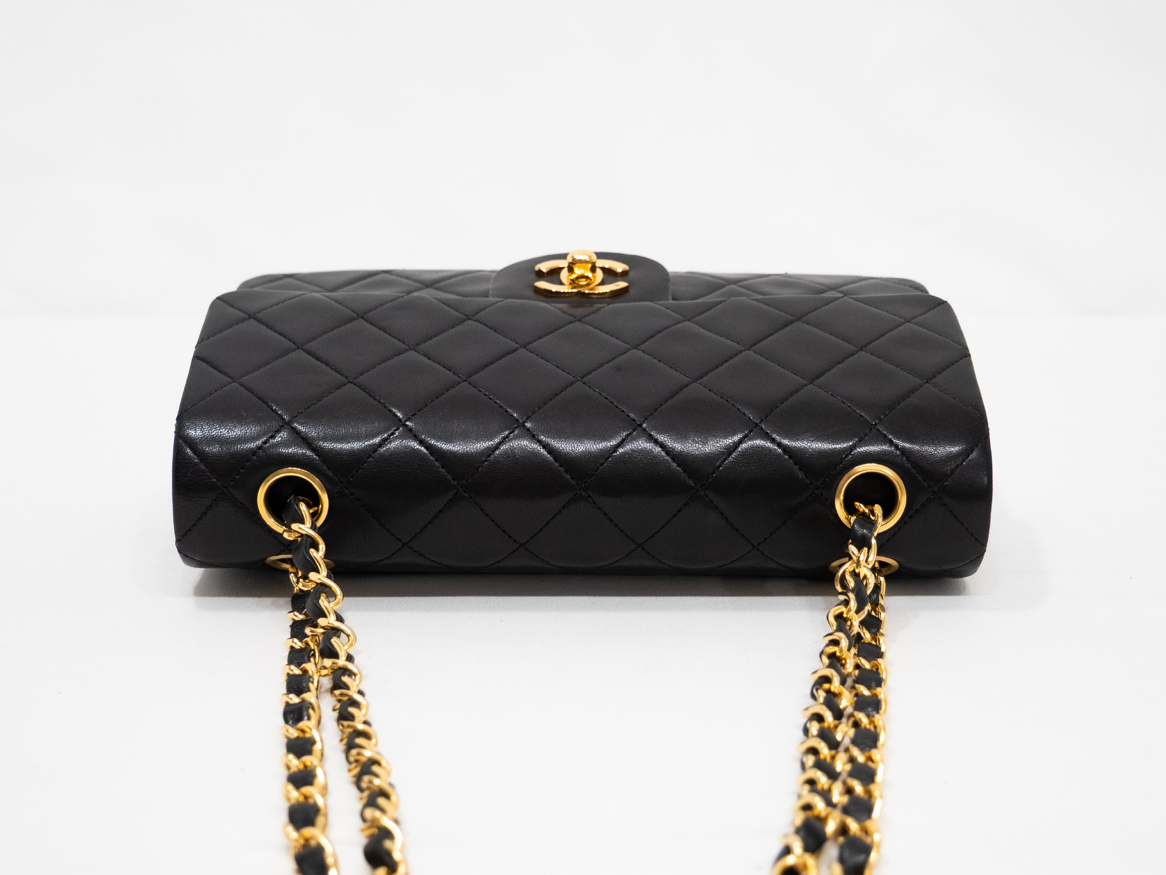 Matelassé 23 Seal Lambskin Black Double Flap Shoulder Bag — view 4