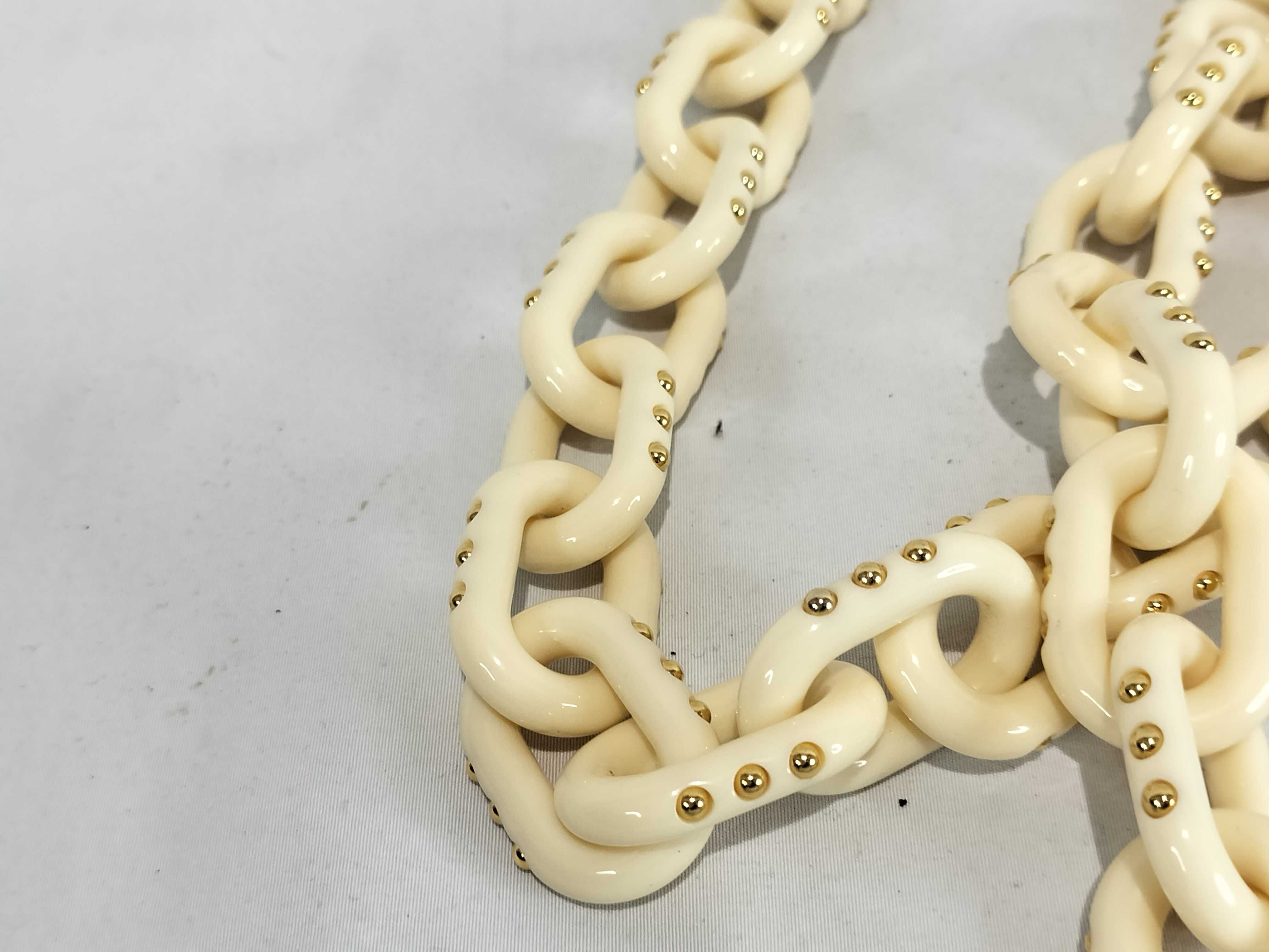 chain necklace and other accessories — view 4