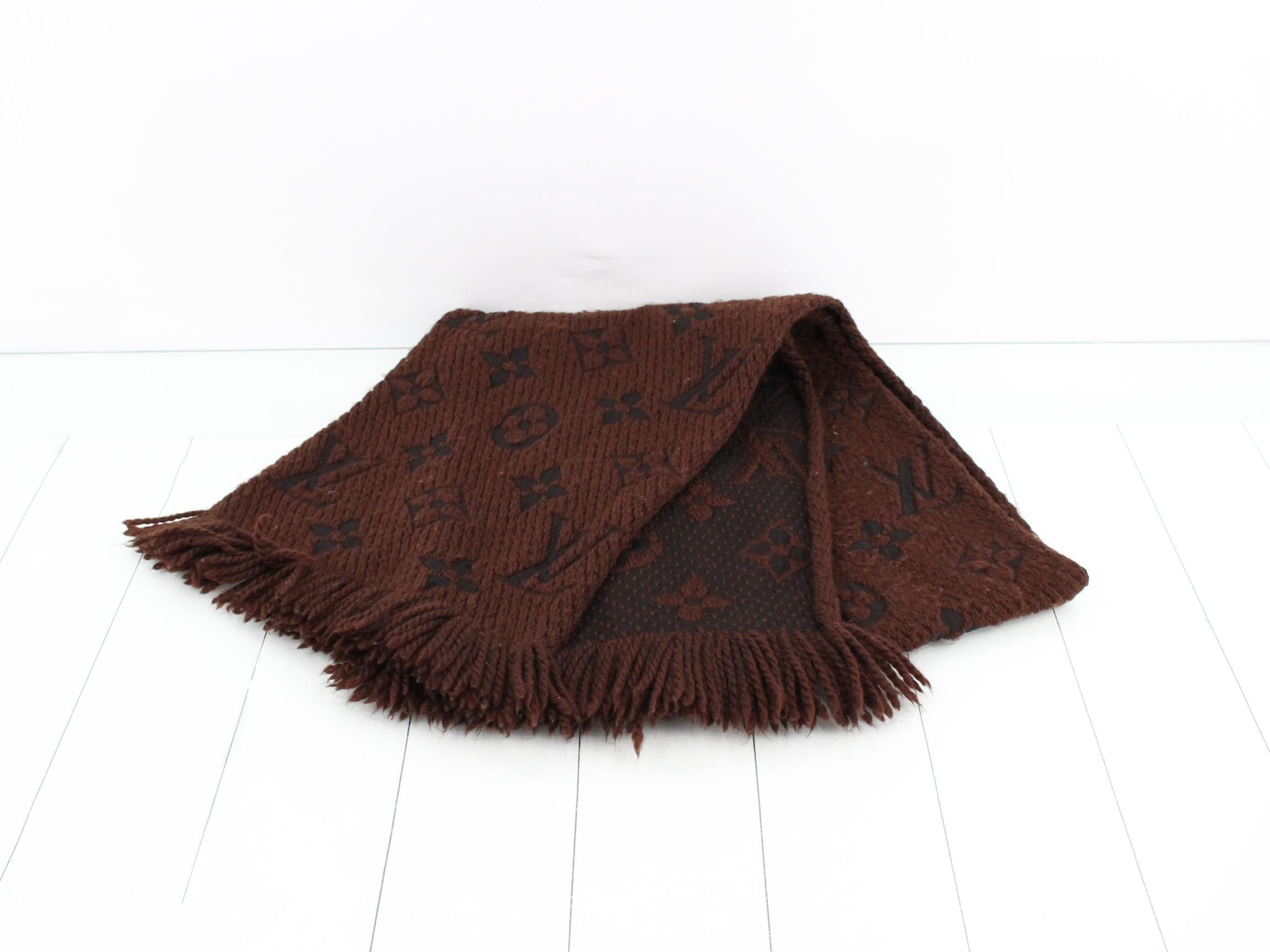 muffler — view 2