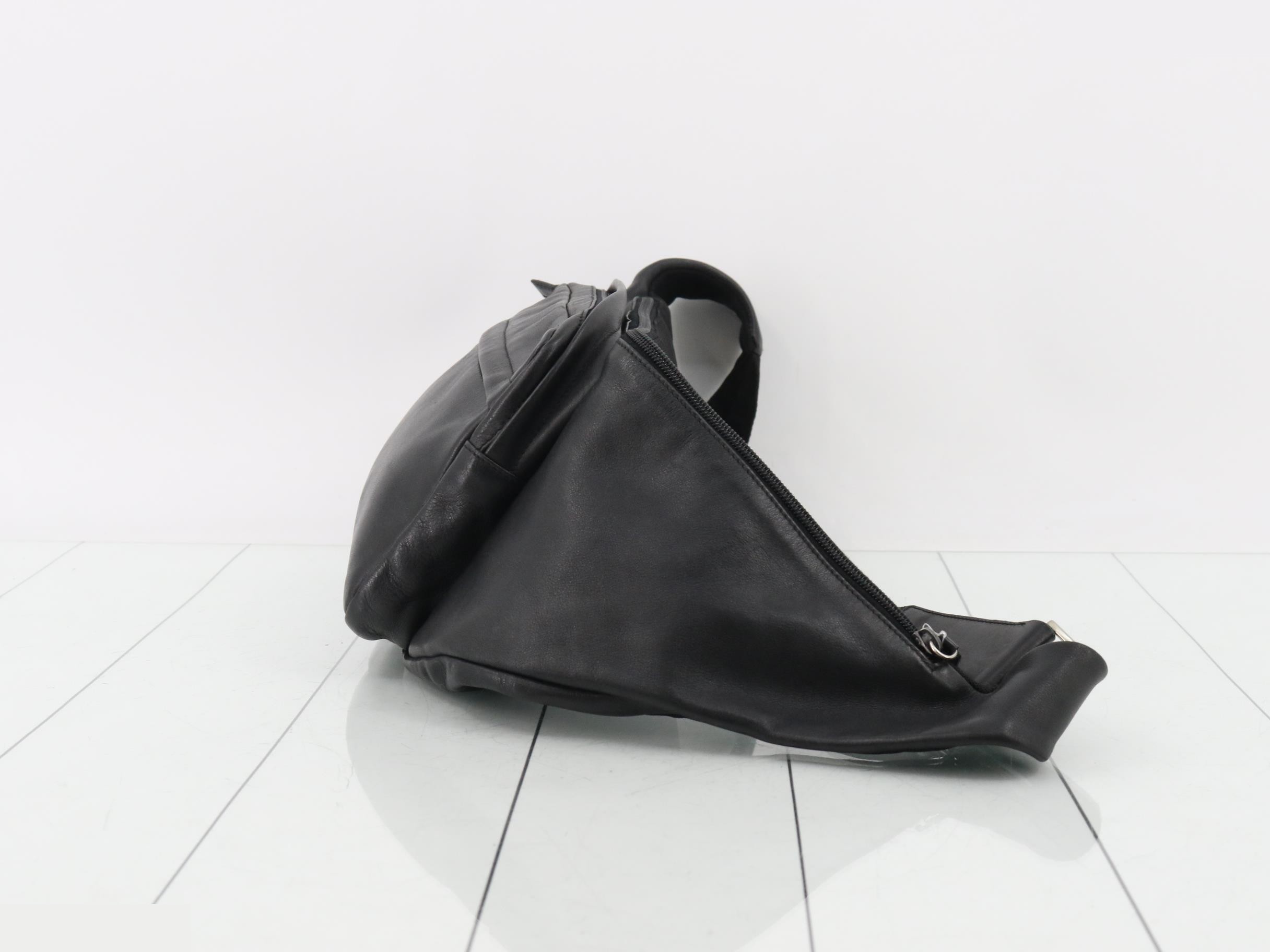Body bag, calfskin, black — view 3