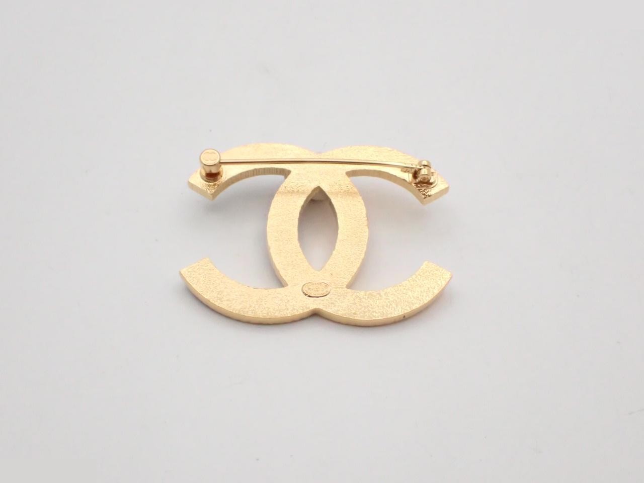 brooch F24C — view 2