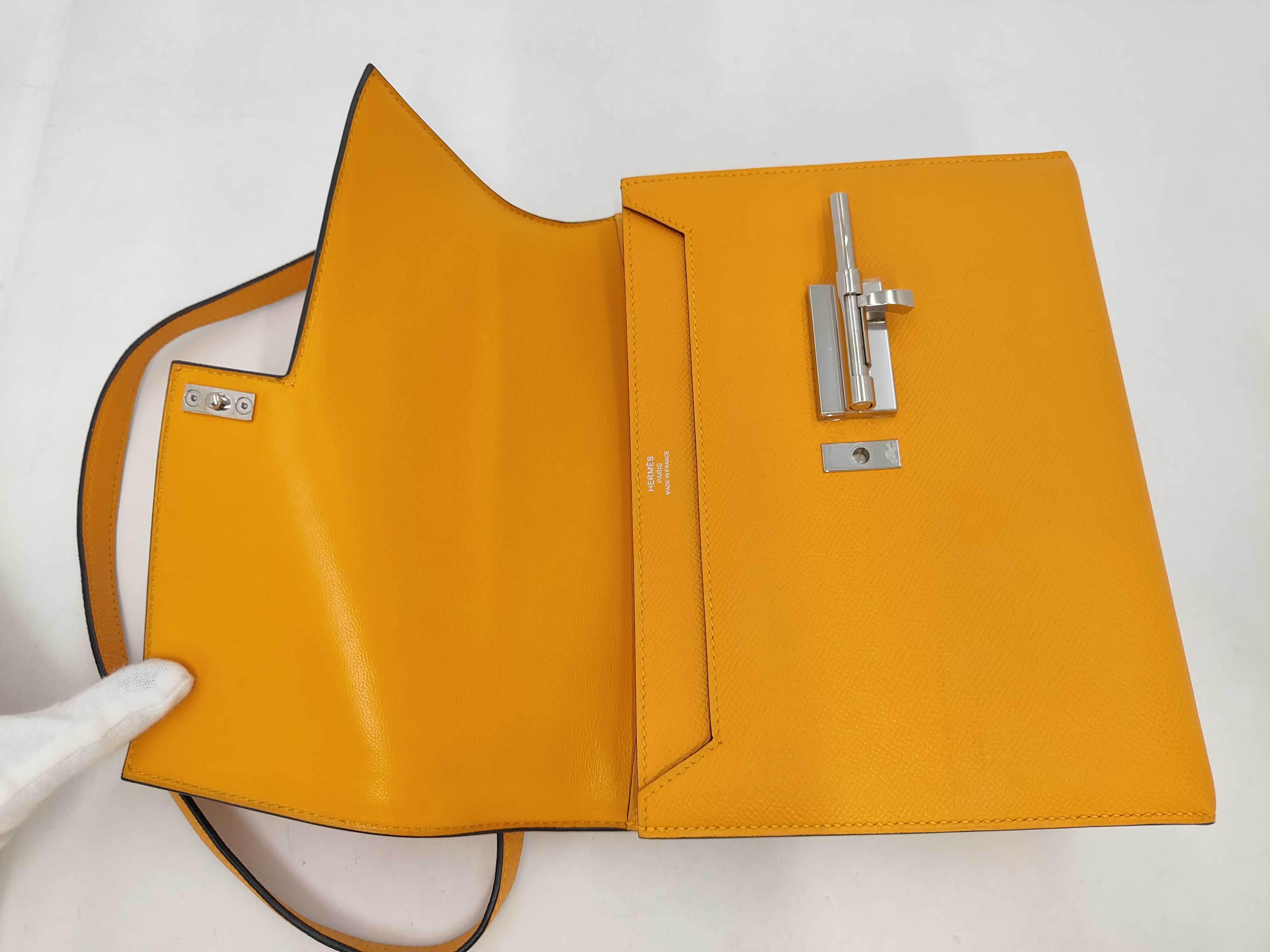 Veroux 23 Jaune Ambre Epsom Silver Shoulder Bag (A stamp) — view 9