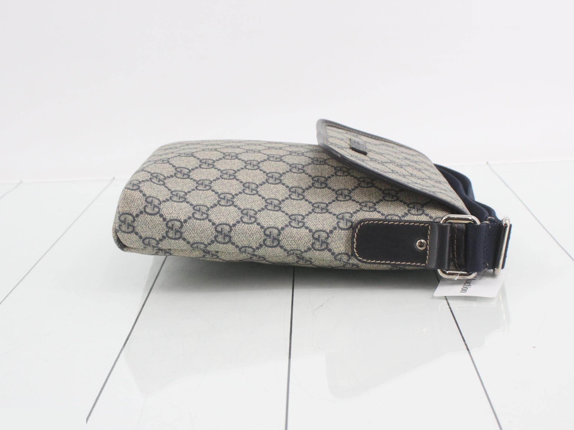 GG Plus Messenger Bag, Navy, 22 x 26 x 5 cm — view 3