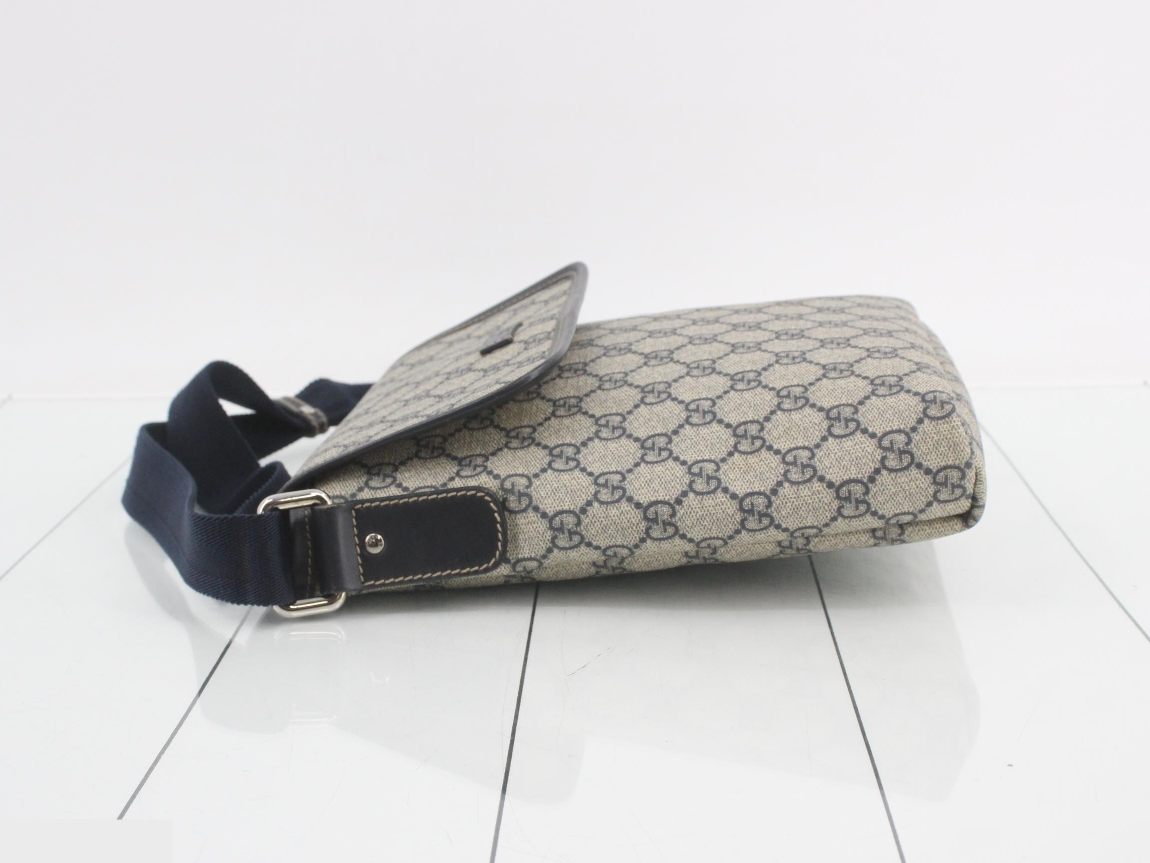 GG Plus Messenger Bag, Navy, 22 x 26 x 5 cm — view 4