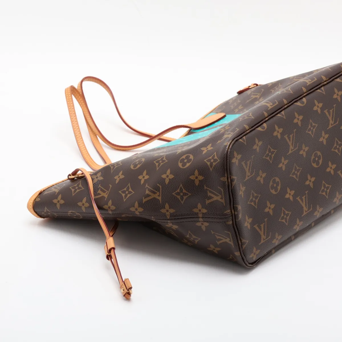 Monogram V Neverfull MM M41601 CA1105 Brown — view 4