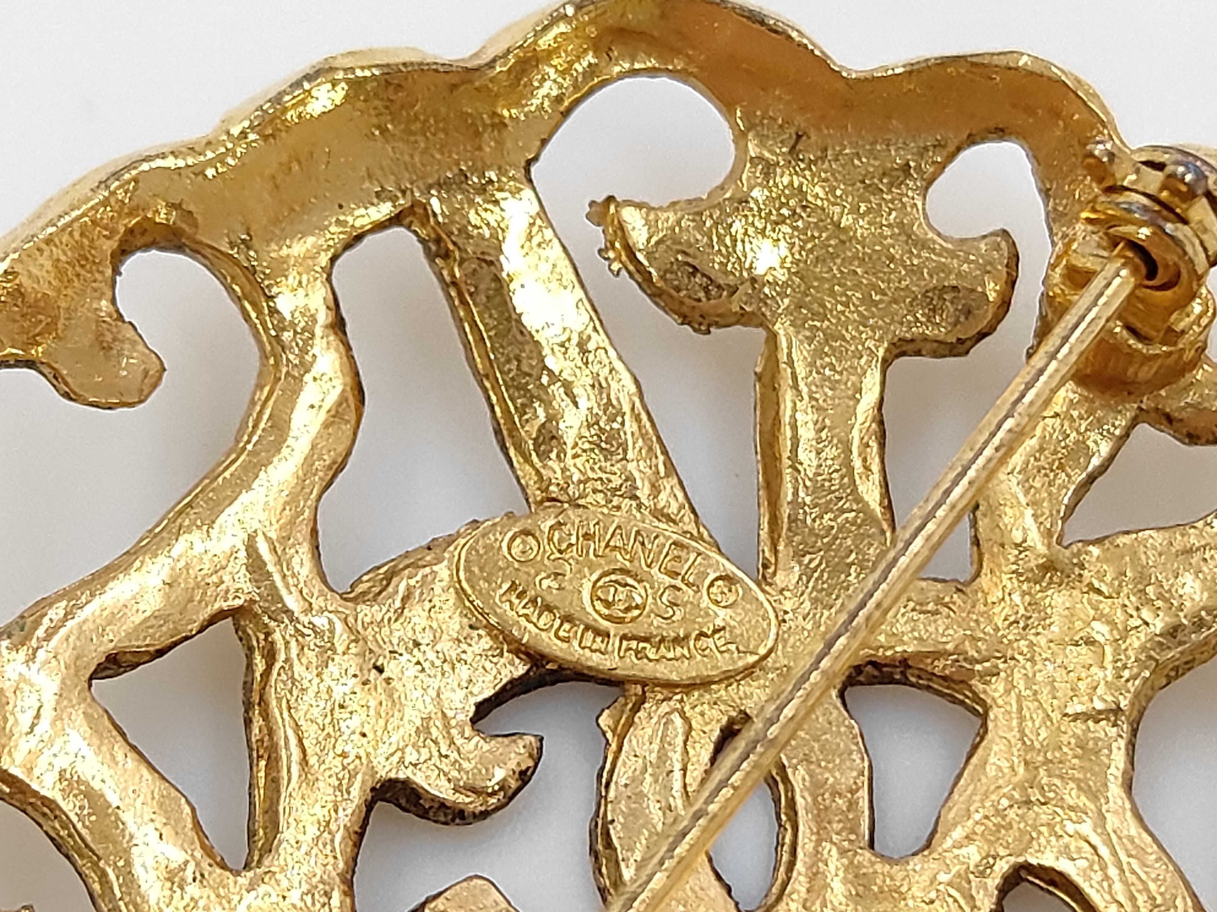 brooch — view 3