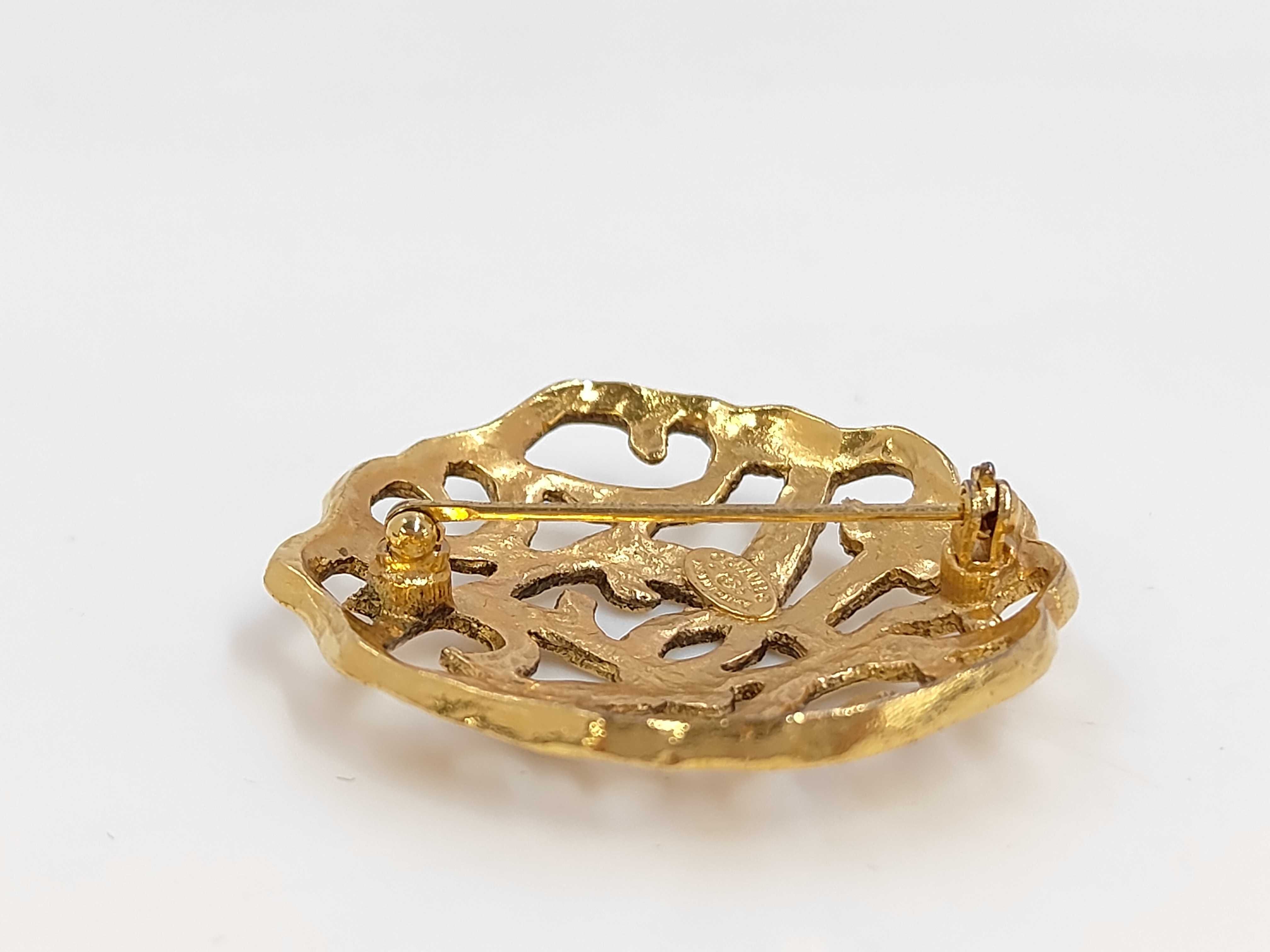brooch — view 4