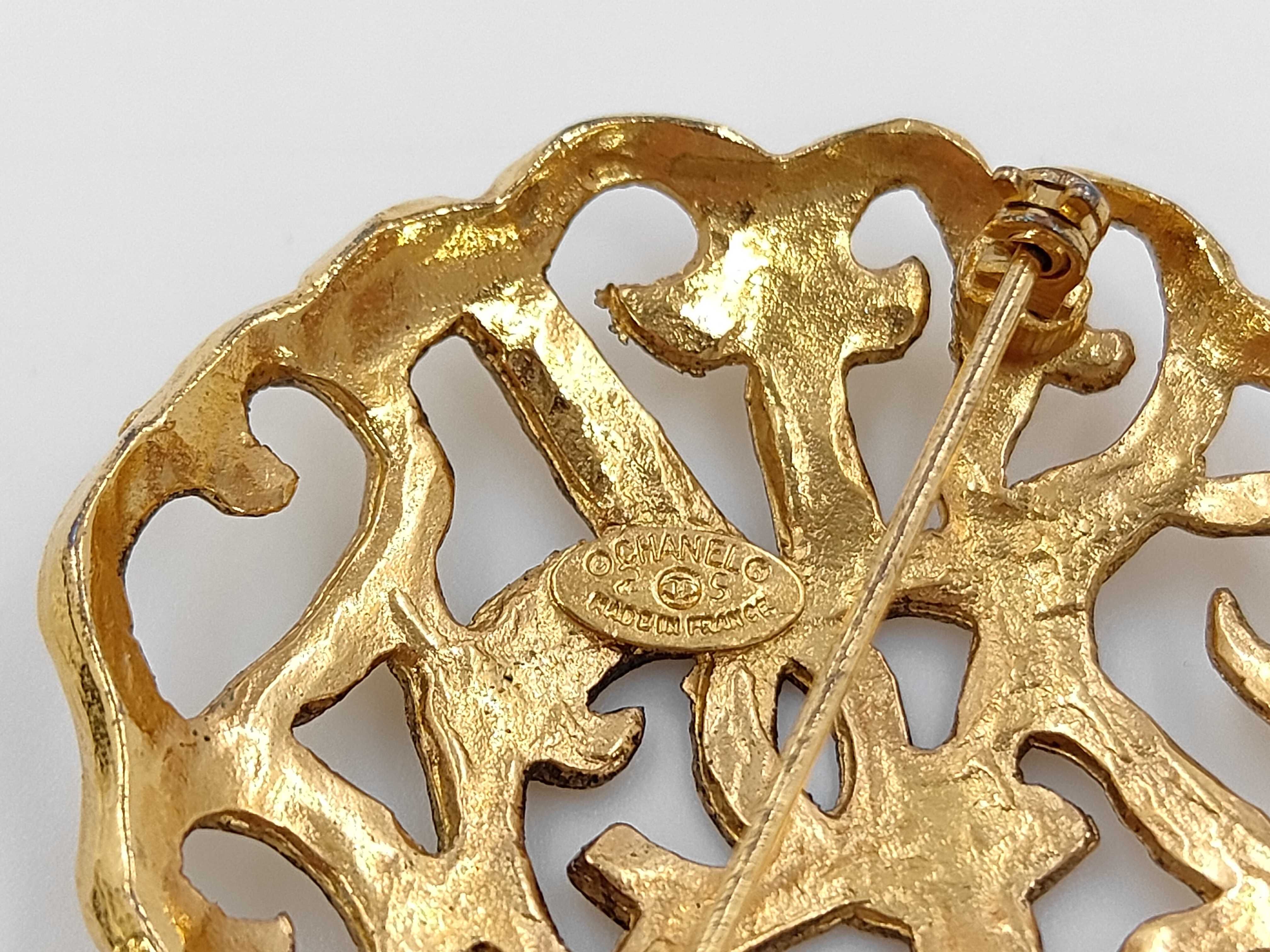 brooch — view 6