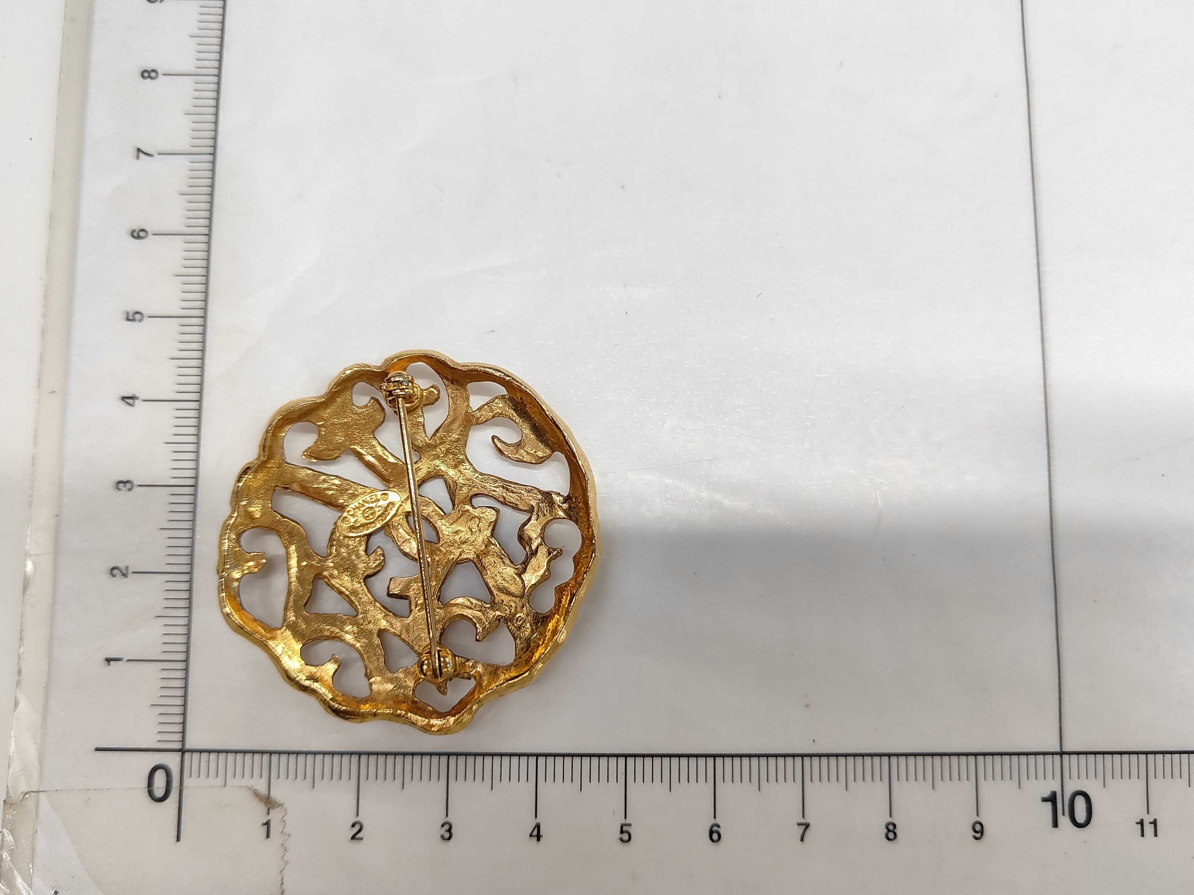 brooch — view 7