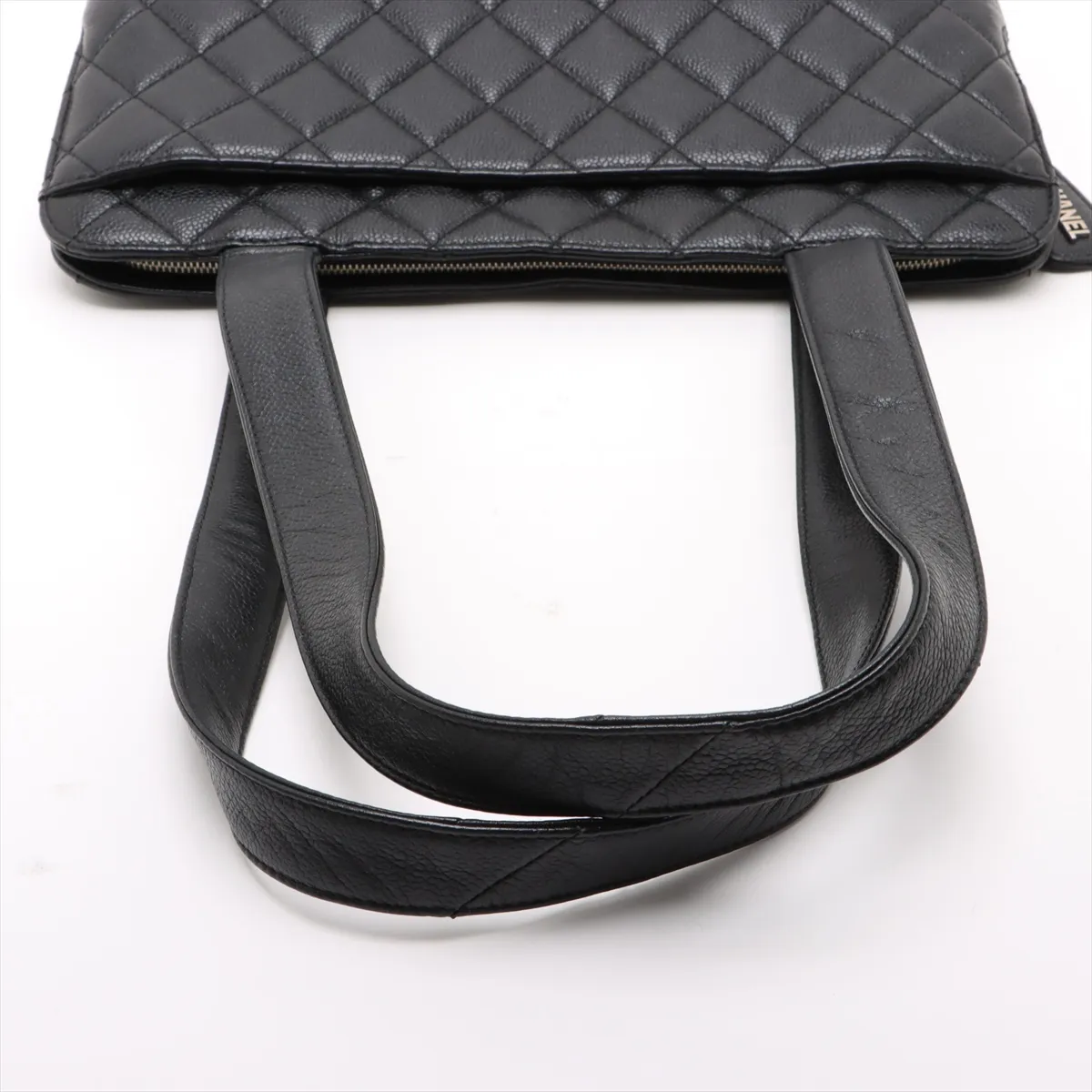 Matelasse caviar skin shoulder bag black gold hardware 4882789 4th series — view 5