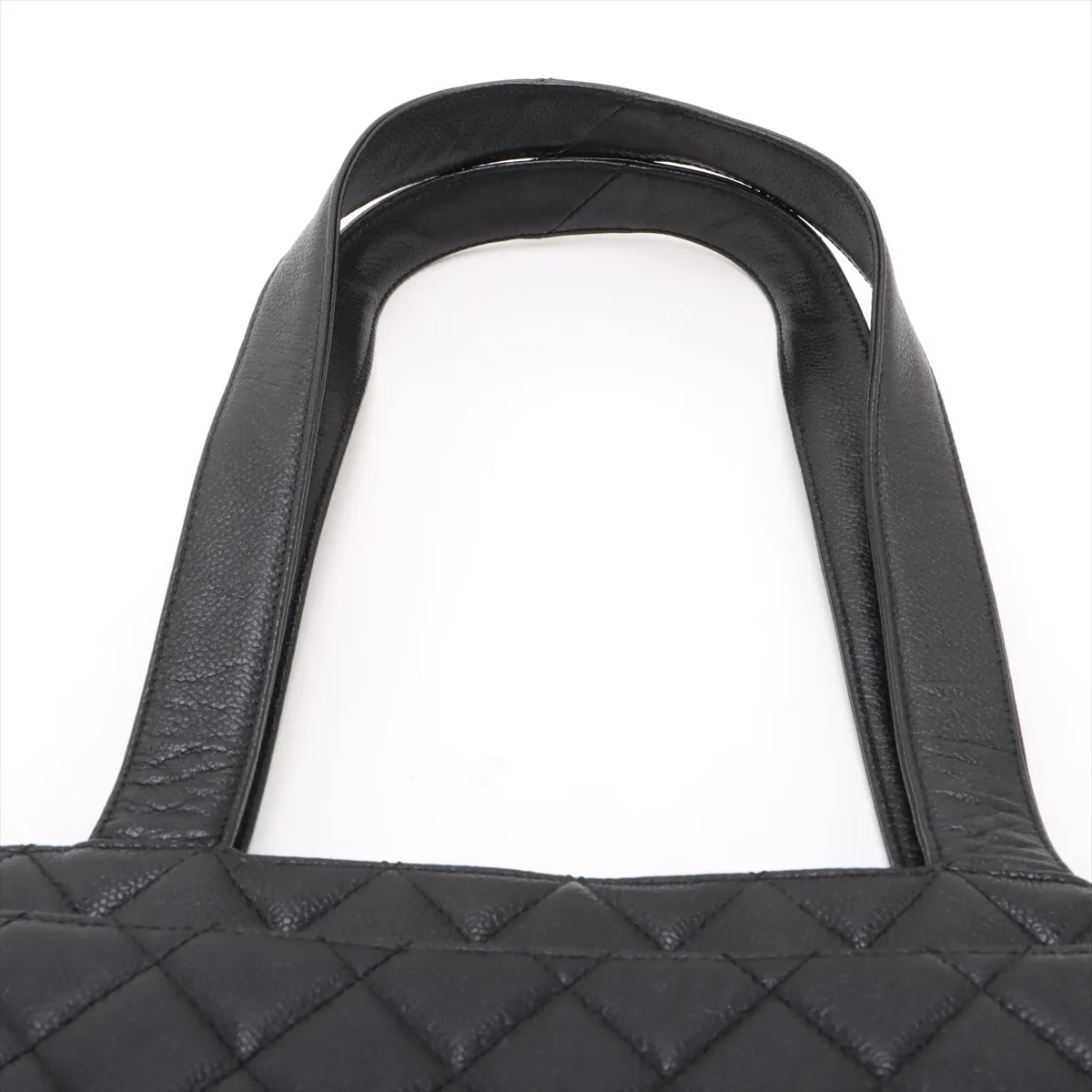 Matelasse caviar skin shoulder bag black gold hardware 4882789 4th series — view 6