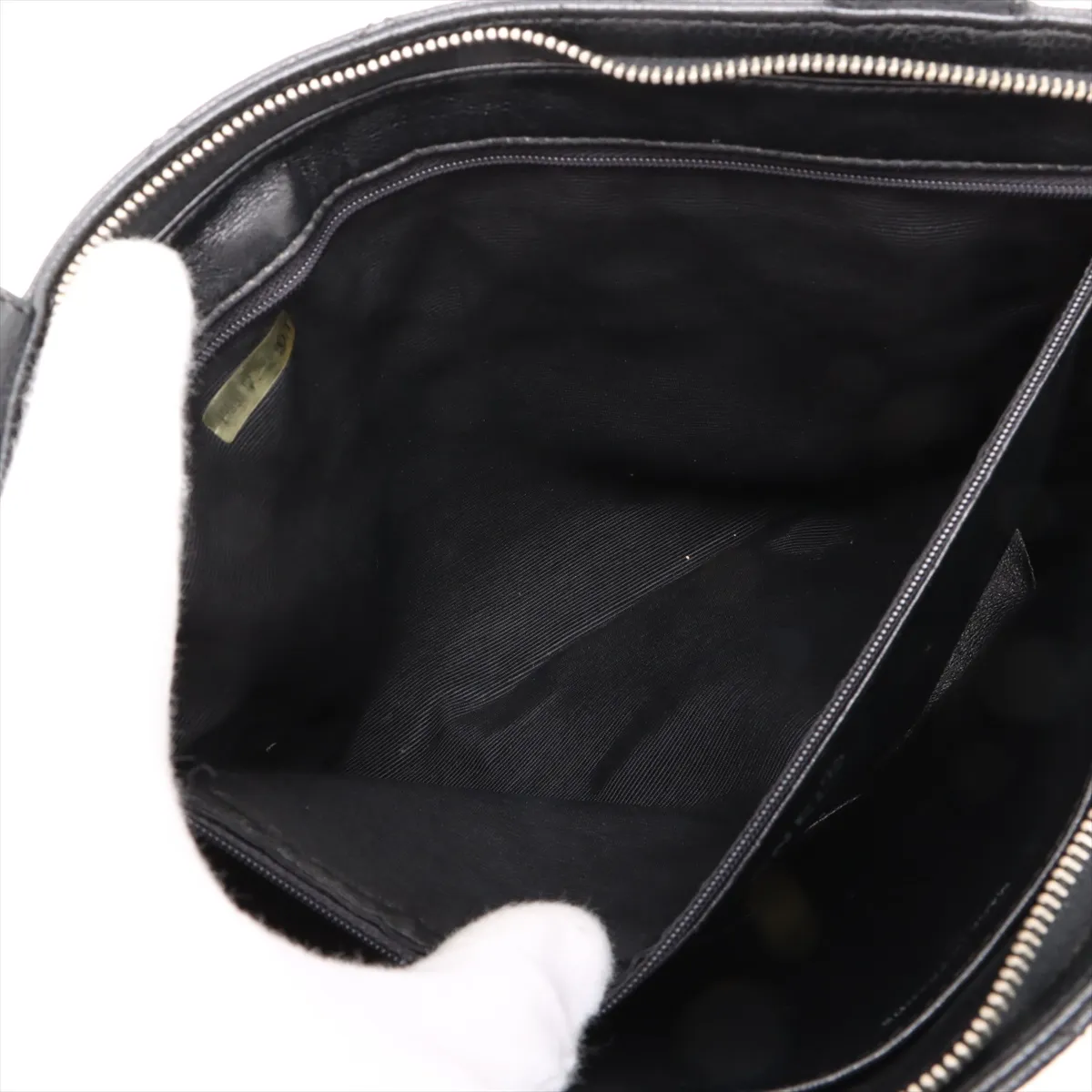 Matelasse caviar skin shoulder bag black gold hardware 4882789 4th series — view 9