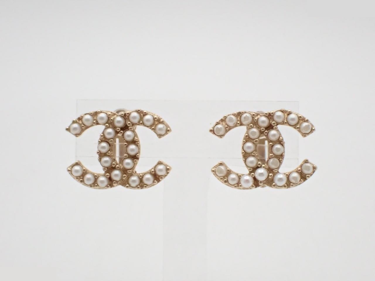 Earrings, Coco Mark design, gold, pearl