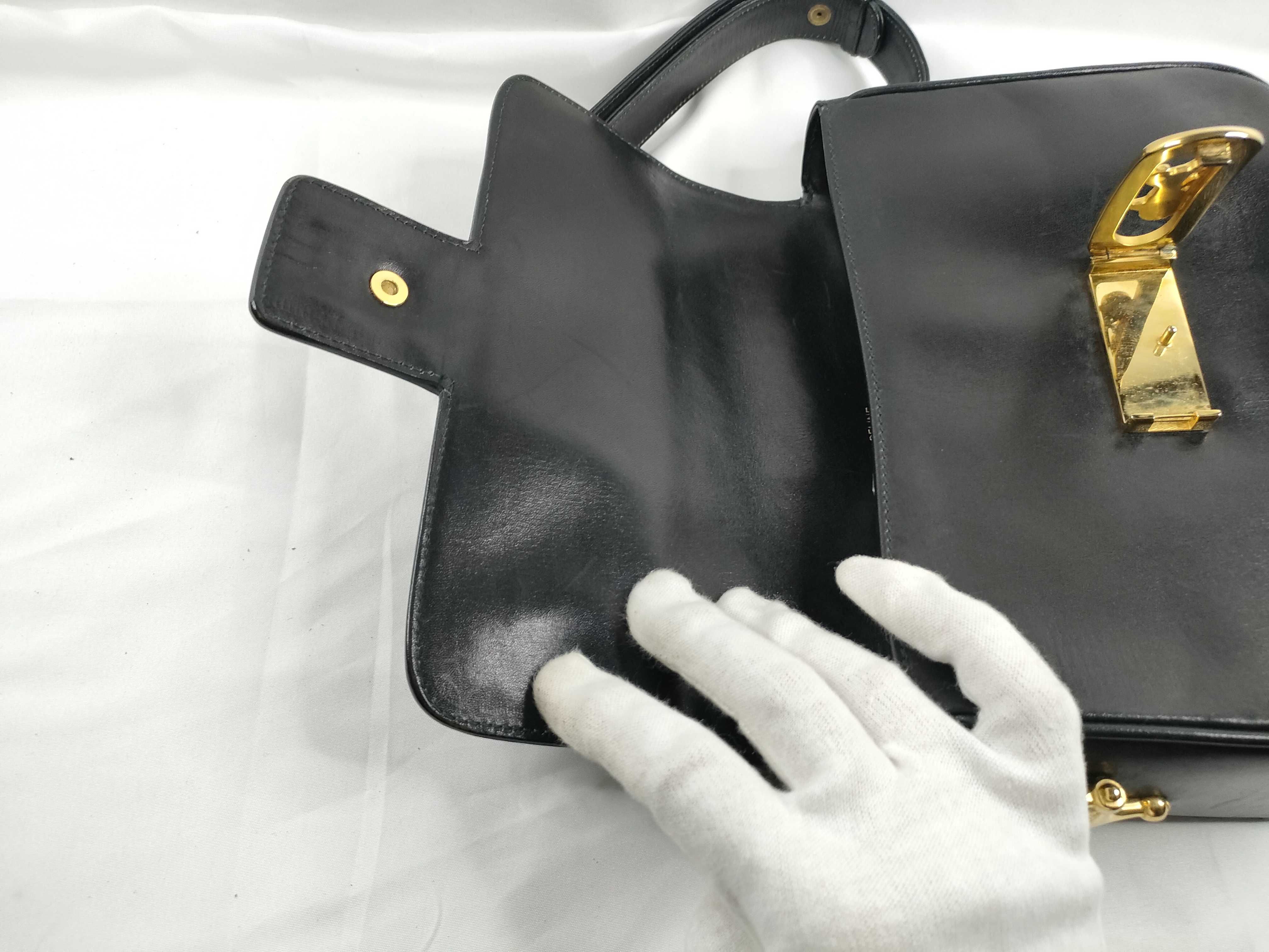shoulder bag, carriage hardware, black leather shoulder bag — view 9