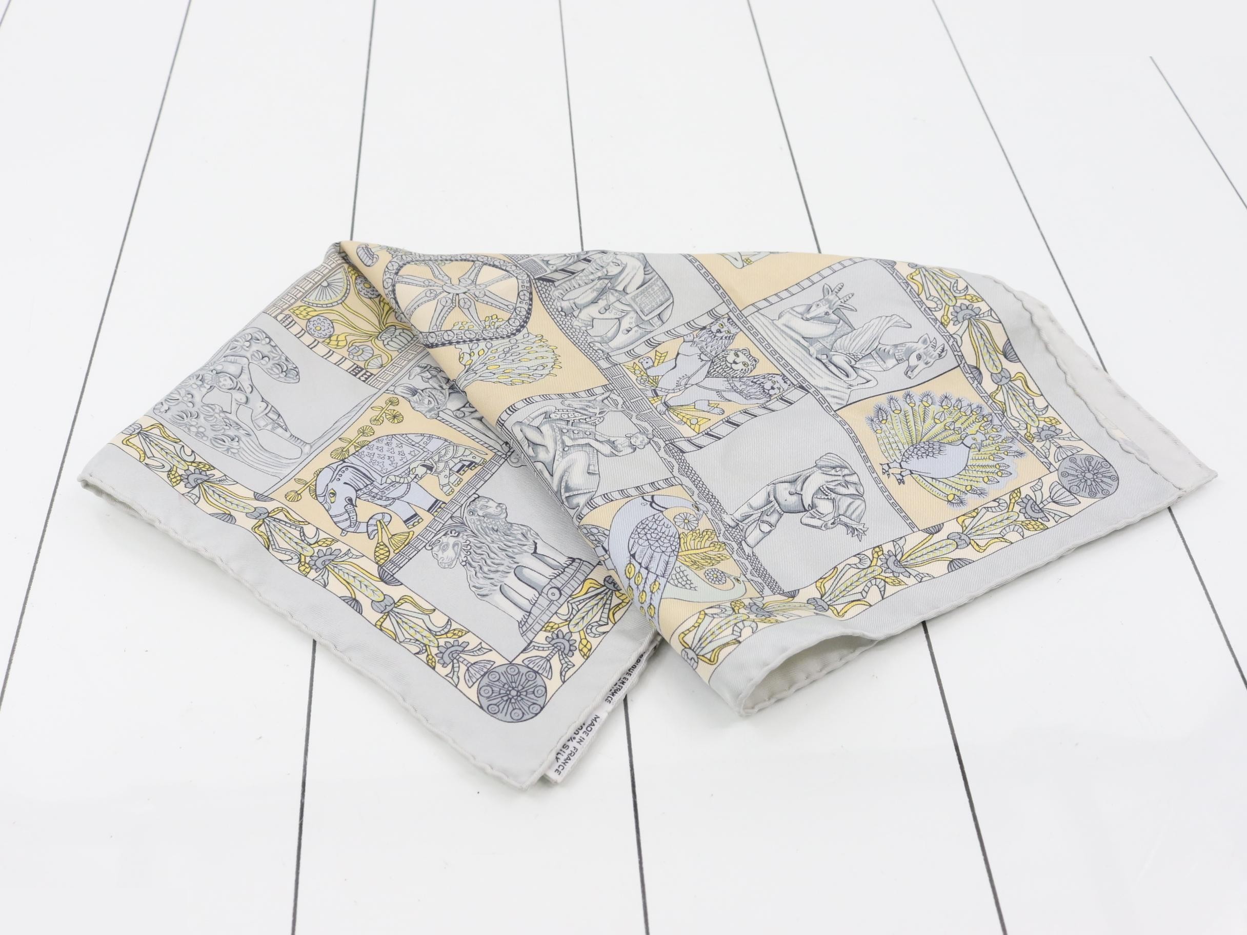 Carre 45 TORANA (Tower Gate) Scarf, Silk, Gray — view 2