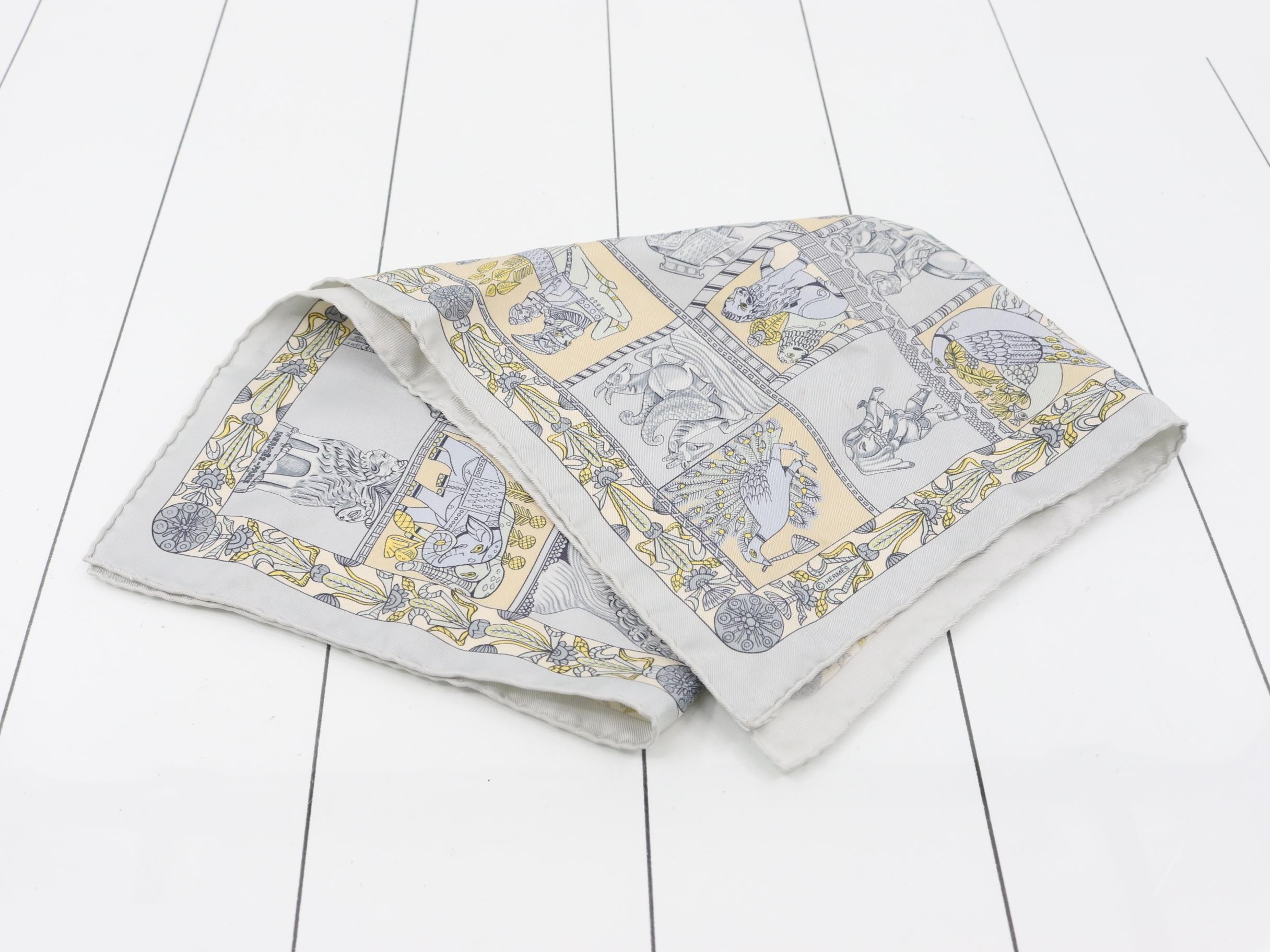 Carre 45 TORANA (Tower Gate) Scarf, Silk, Gray — view 3