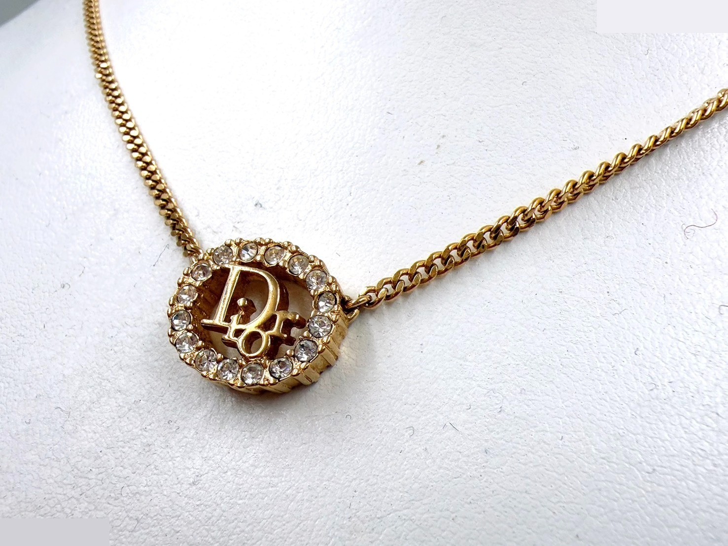 gold-colored rhinestone necklace, chain approximately 44cm. — view 2