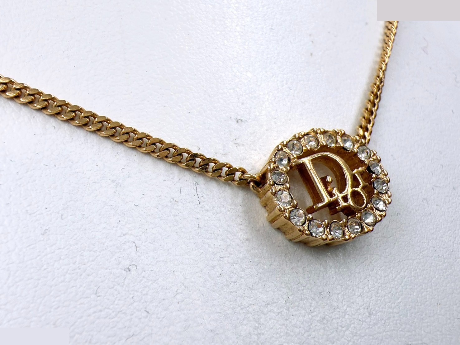 gold-colored rhinestone necklace, chain approximately 44cm. — view 3