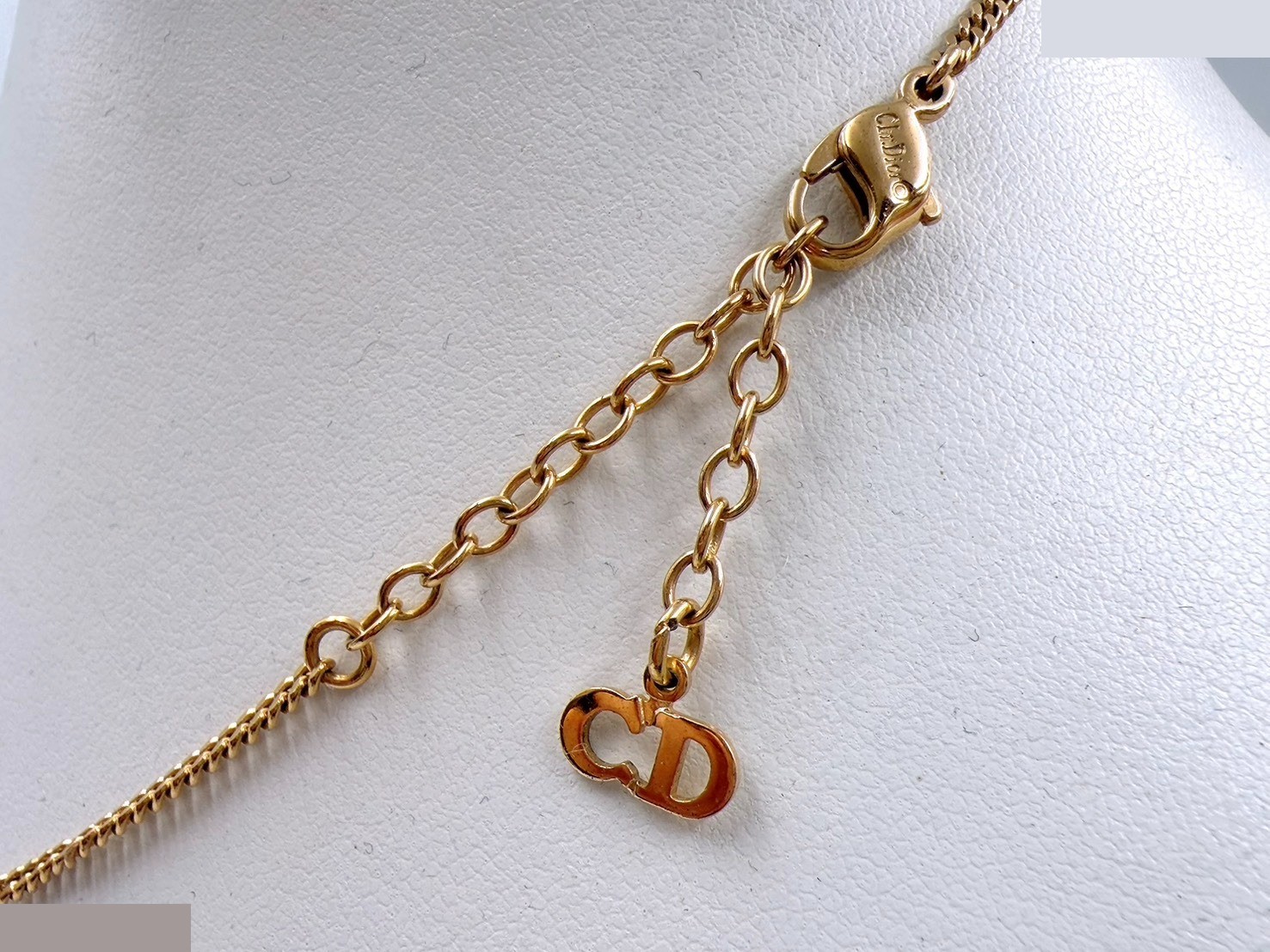 gold-colored rhinestone necklace, chain approximately 44cm. — view 5