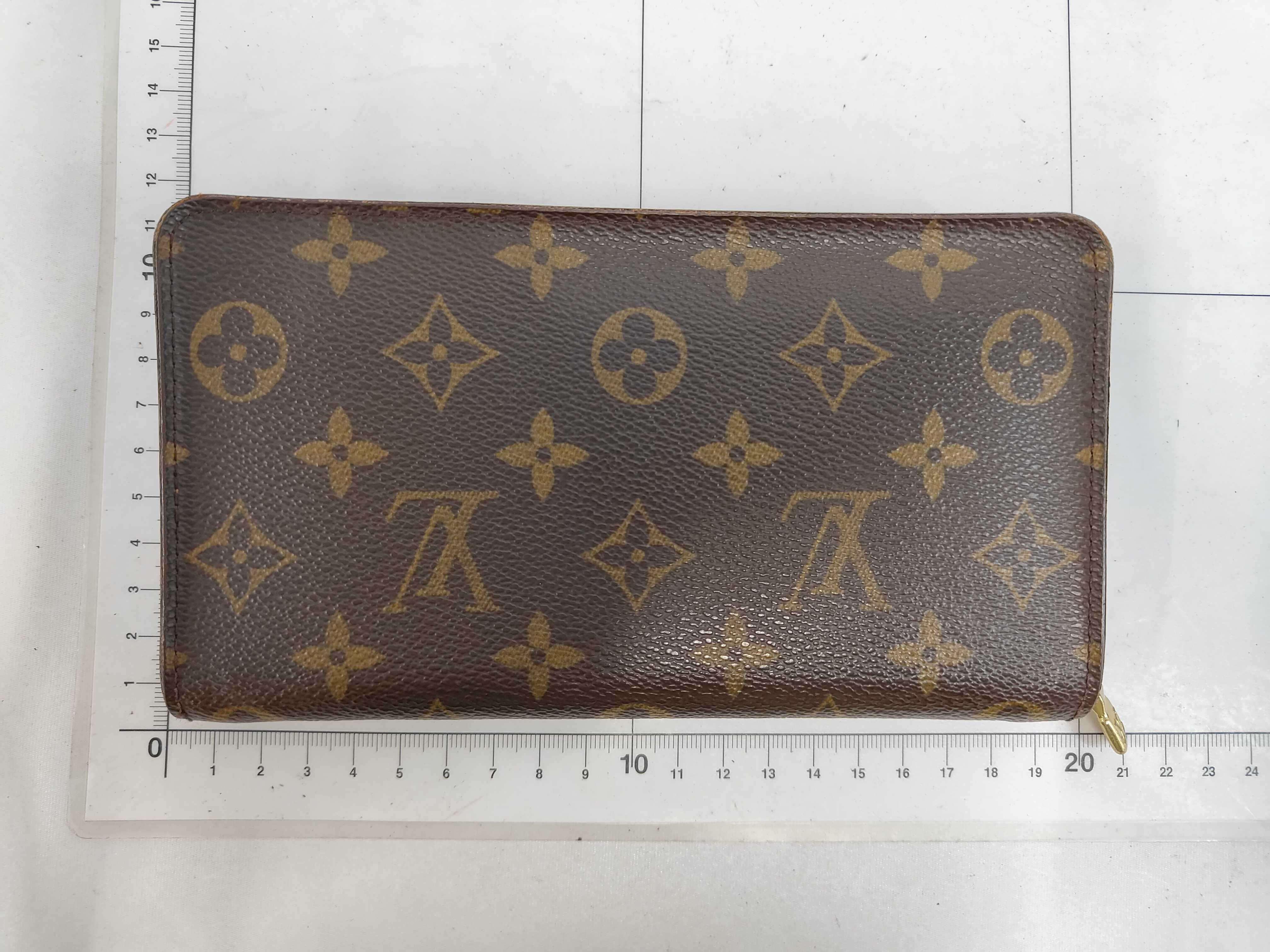 Round Zip Wallet — view 2