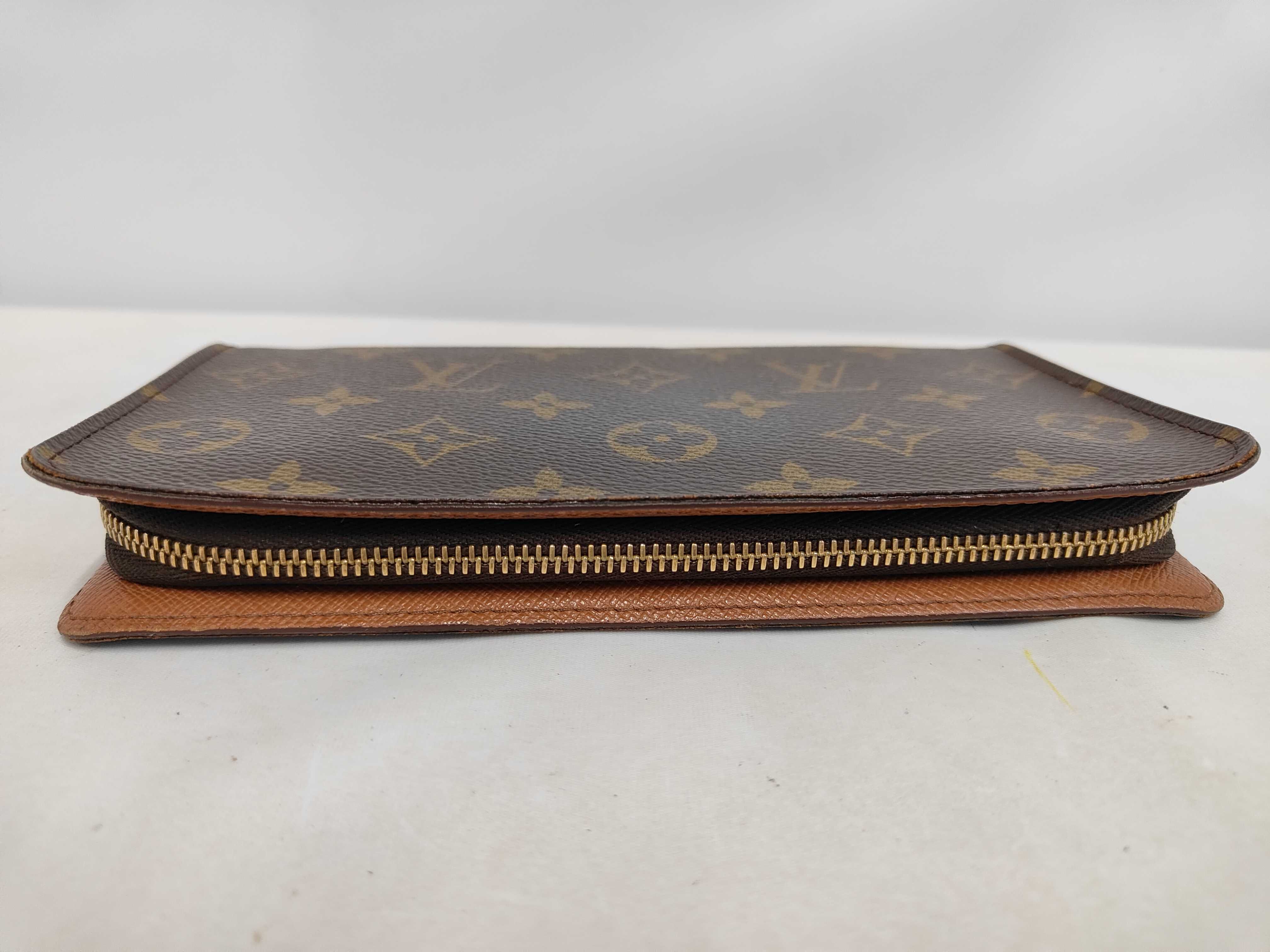 Round Zip Wallet — view 4