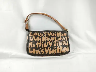 M92193 Pochette Accessoires Graffiti Handbag
