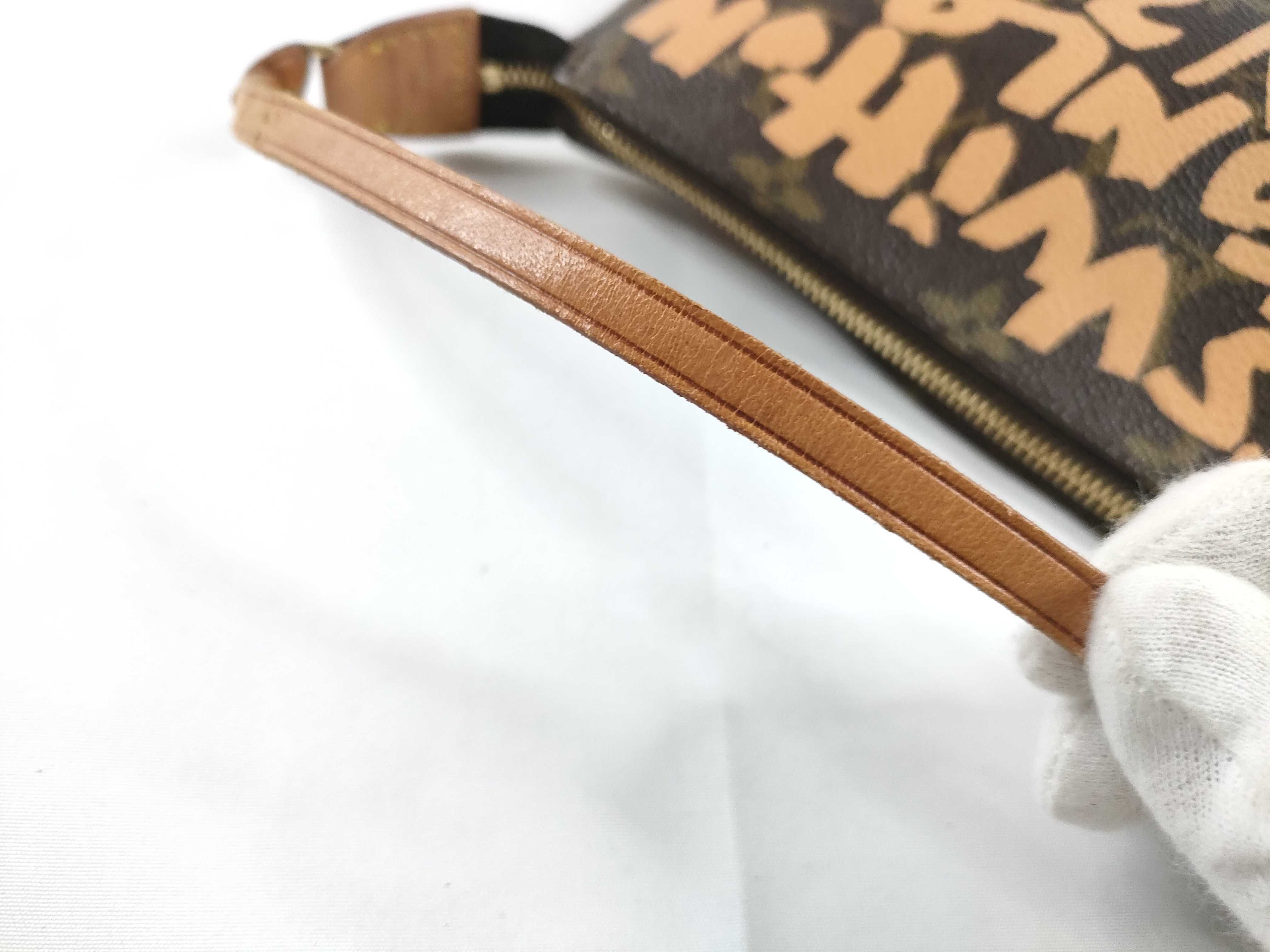 M92193 Pochette Accessoires Graffiti Handbag — view 7