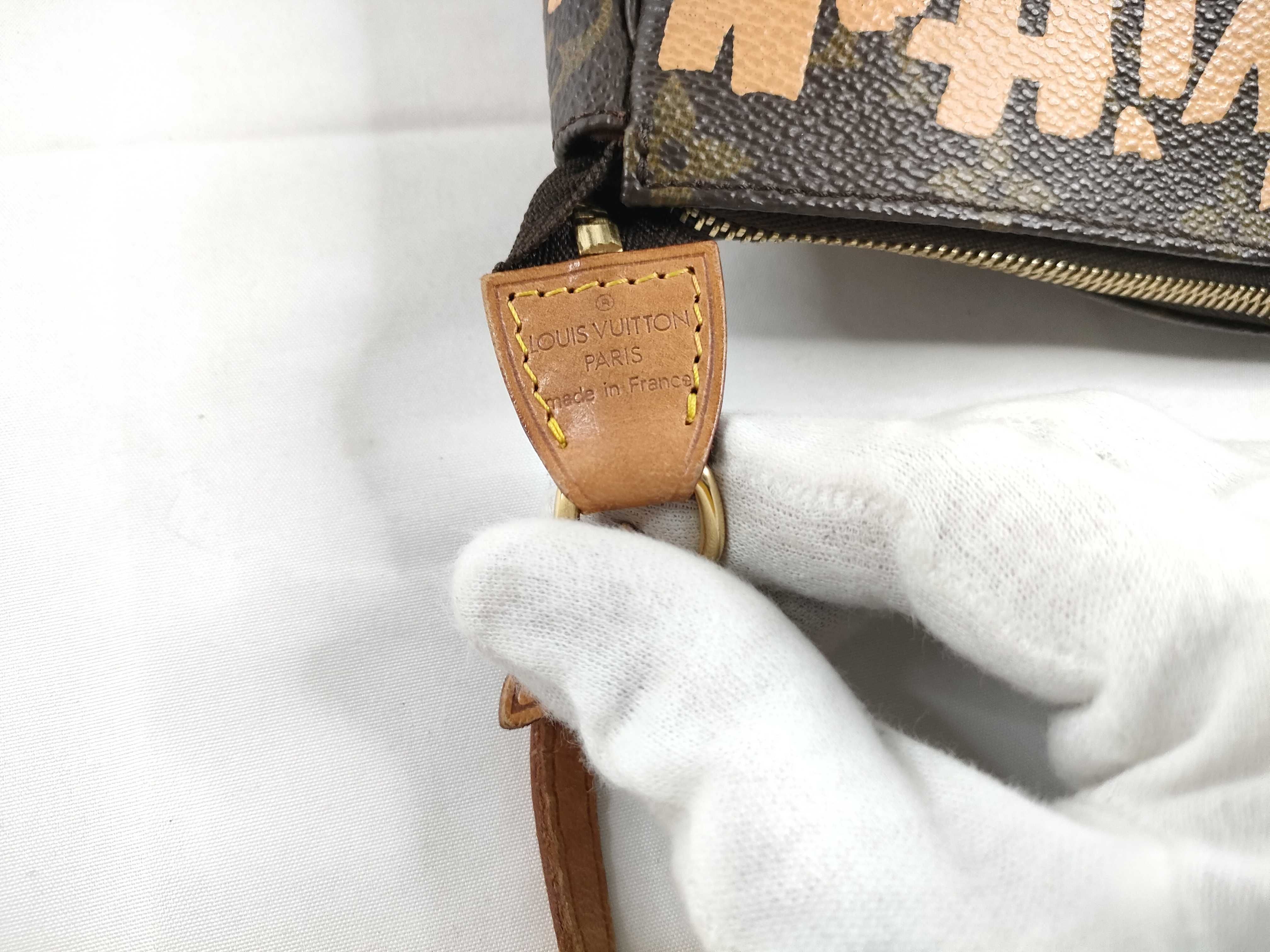 M92193 Pochette Accessoires Graffiti Handbag — view 8