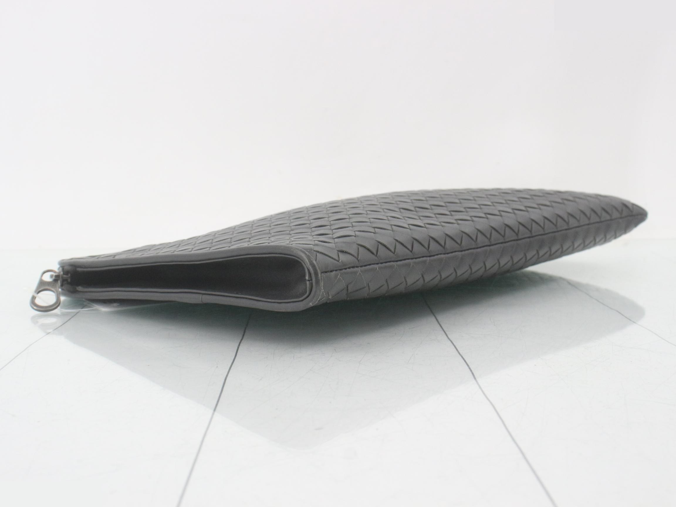 Intrecciato Clutch, Black — view 5