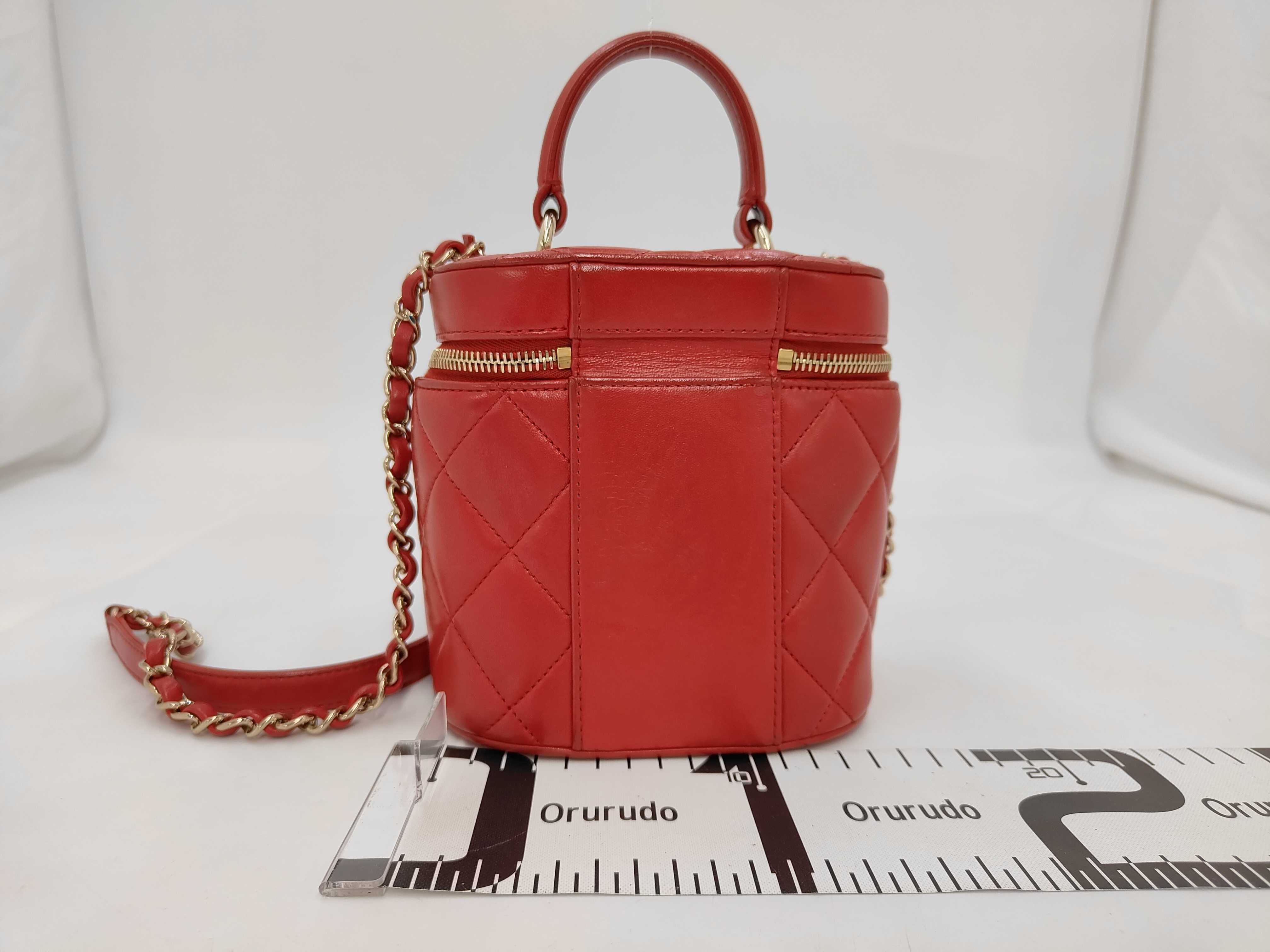 Matelassé Chain Shoulder Bag — view 2