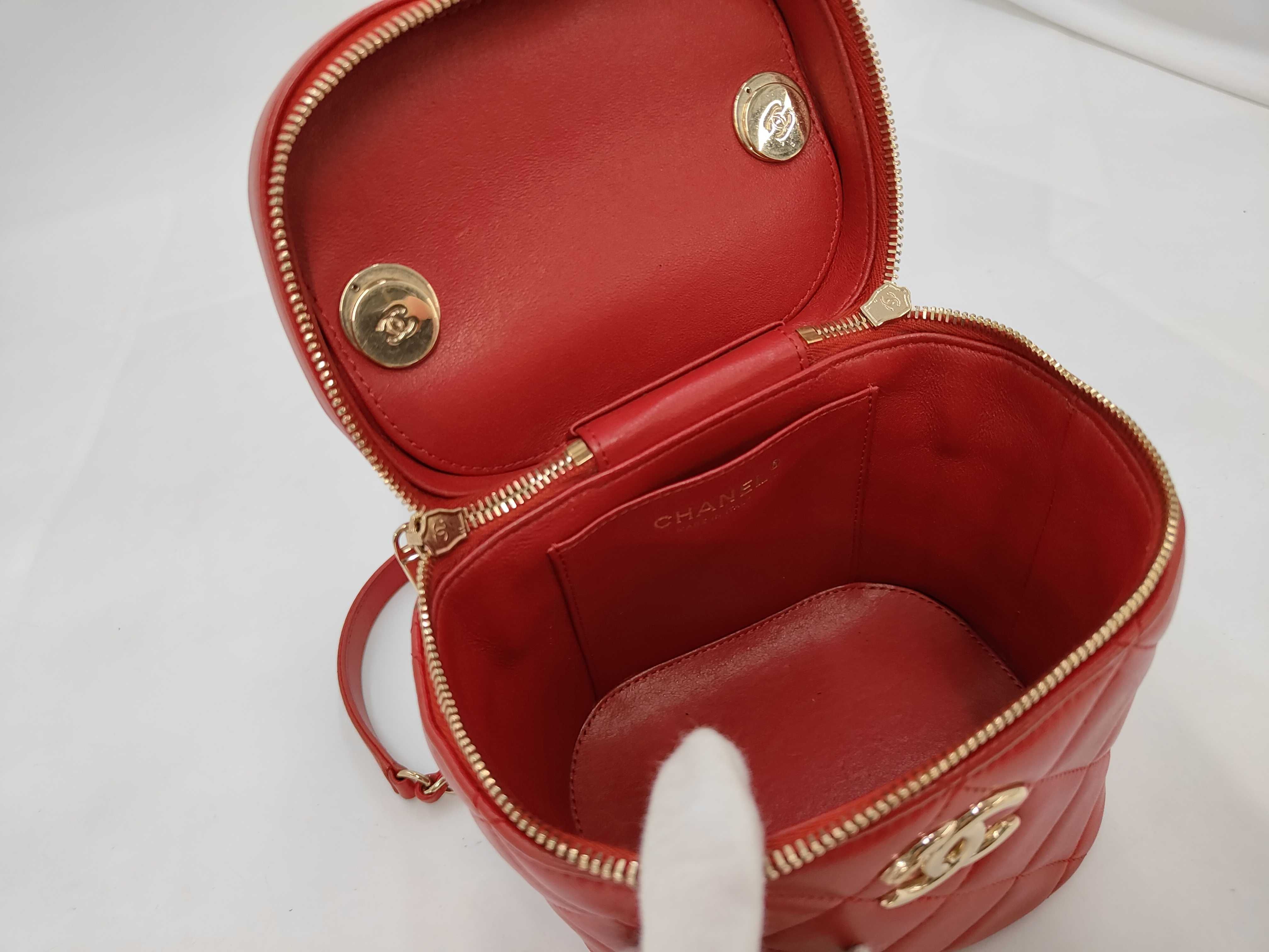 Matelassé Chain Shoulder Bag — view 9
