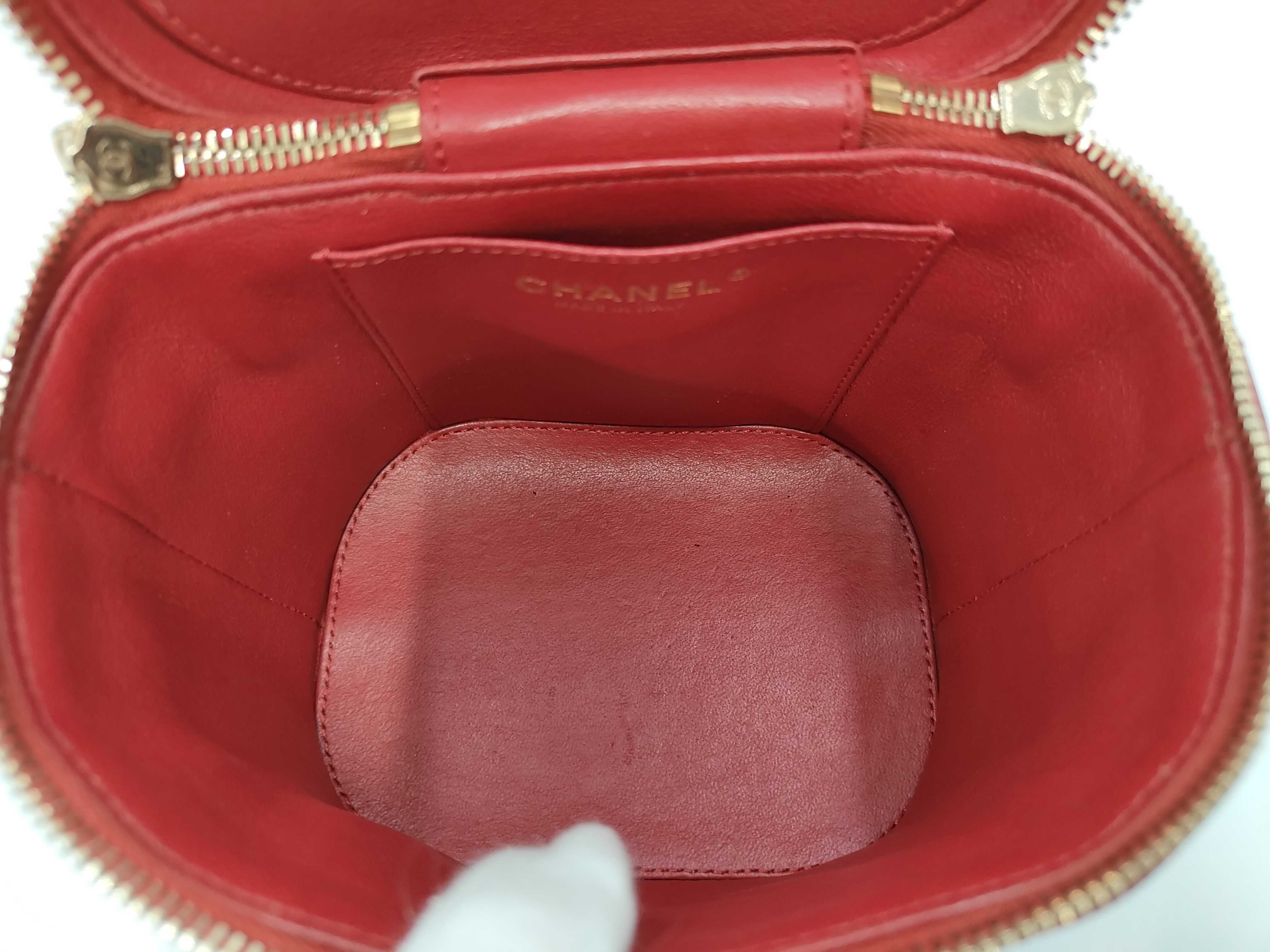 Matelassé Chain Shoulder Bag — view 10