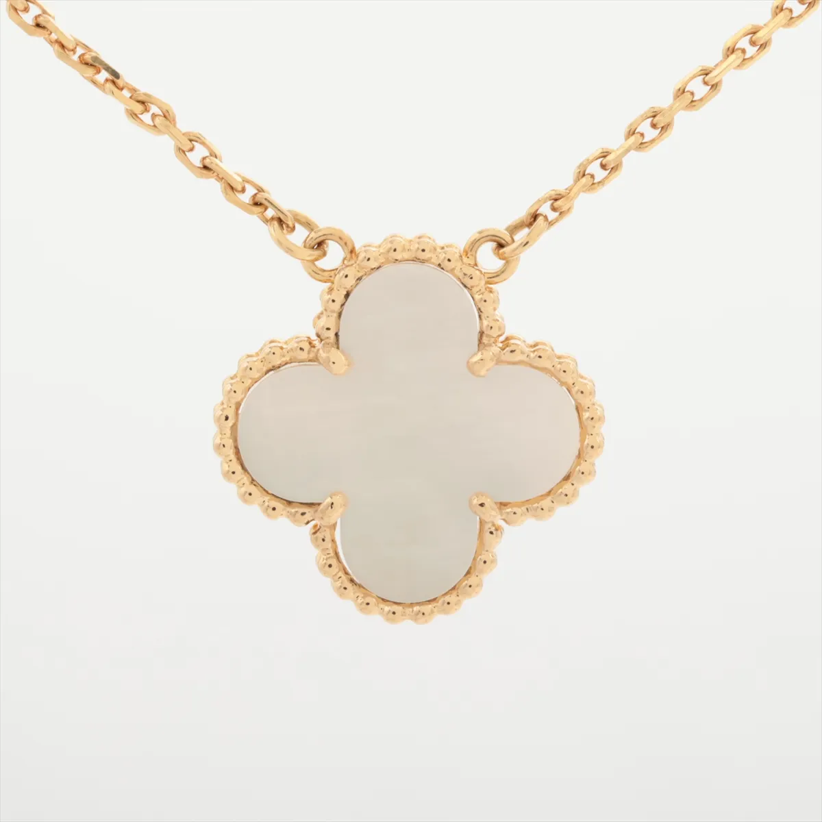 Vintage Alhambra Shell Necklace 750 (Yellow Gold) 5.1g JE206955 Hallmark damaged, lobster clasp spring exposed, jump ring bent on the clasp side, — view 2