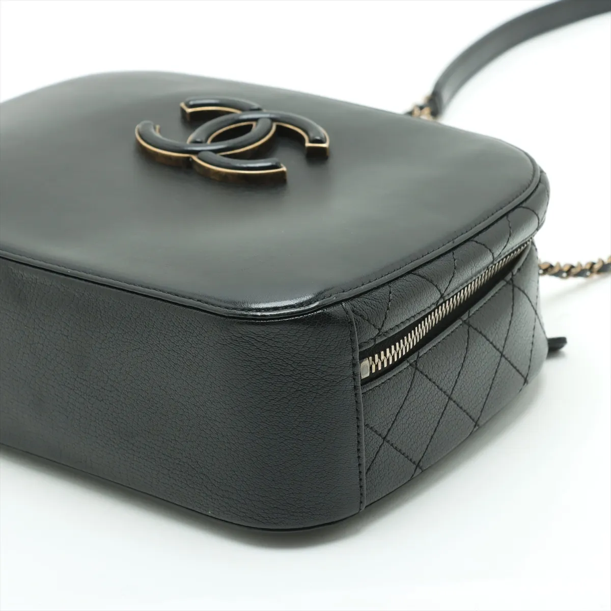 Matelasse leather 2WAY handbag black gold hardware 23126437 23rd series — view 3