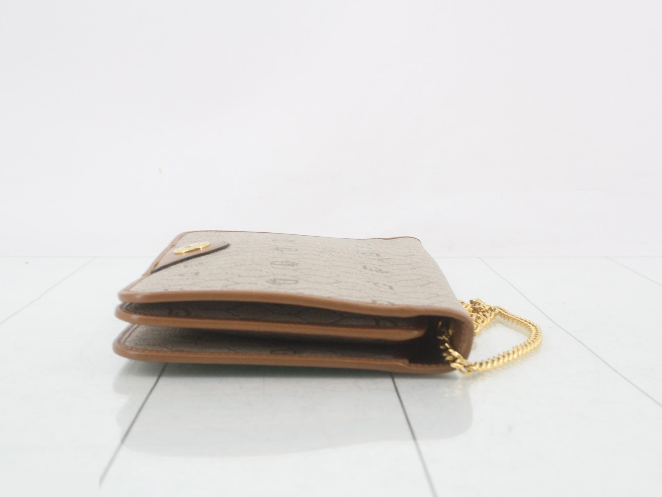 Chain shoulder bag with honeycomb pattern — view 3