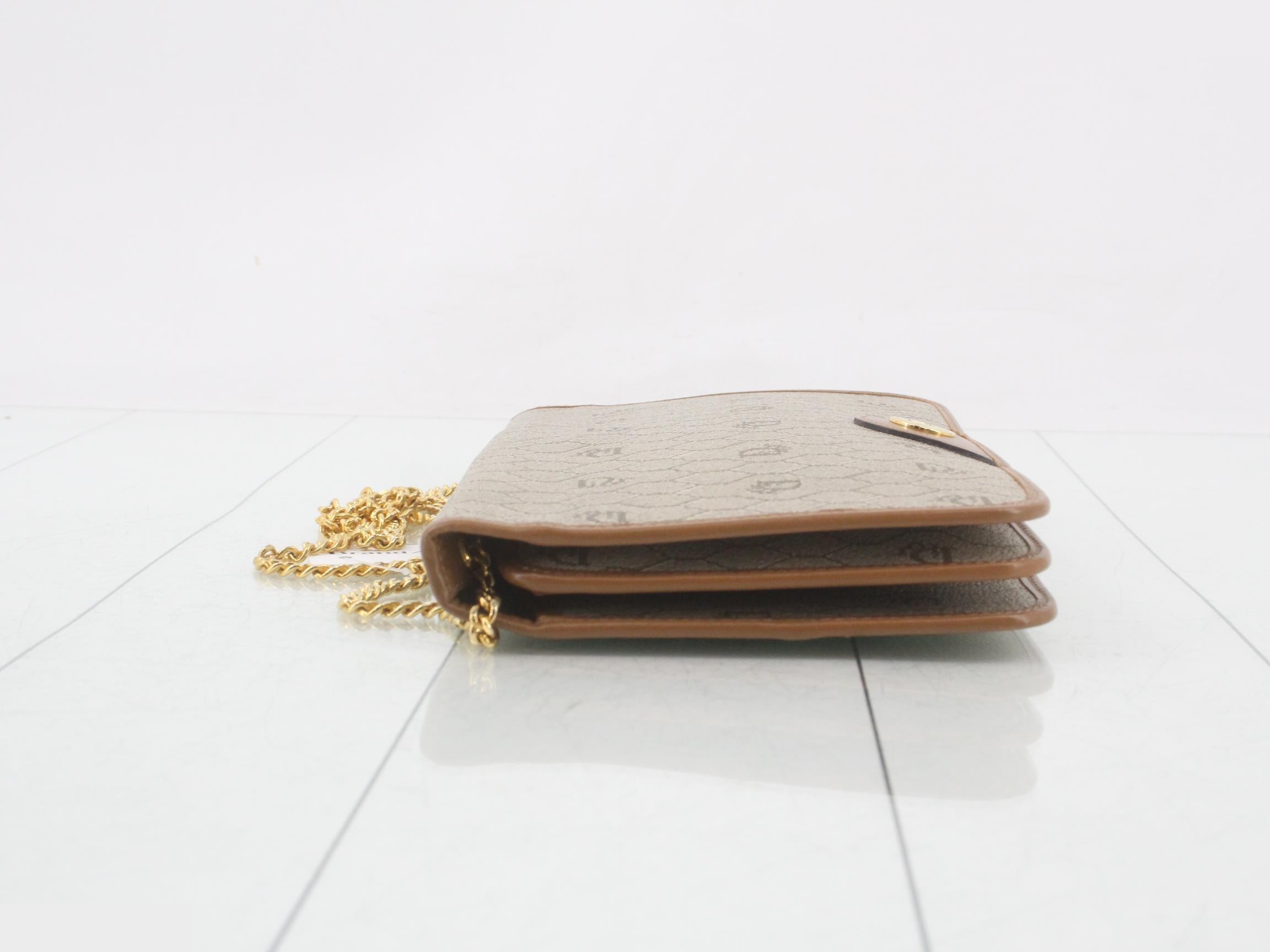 Chain shoulder bag with honeycomb pattern — view 4