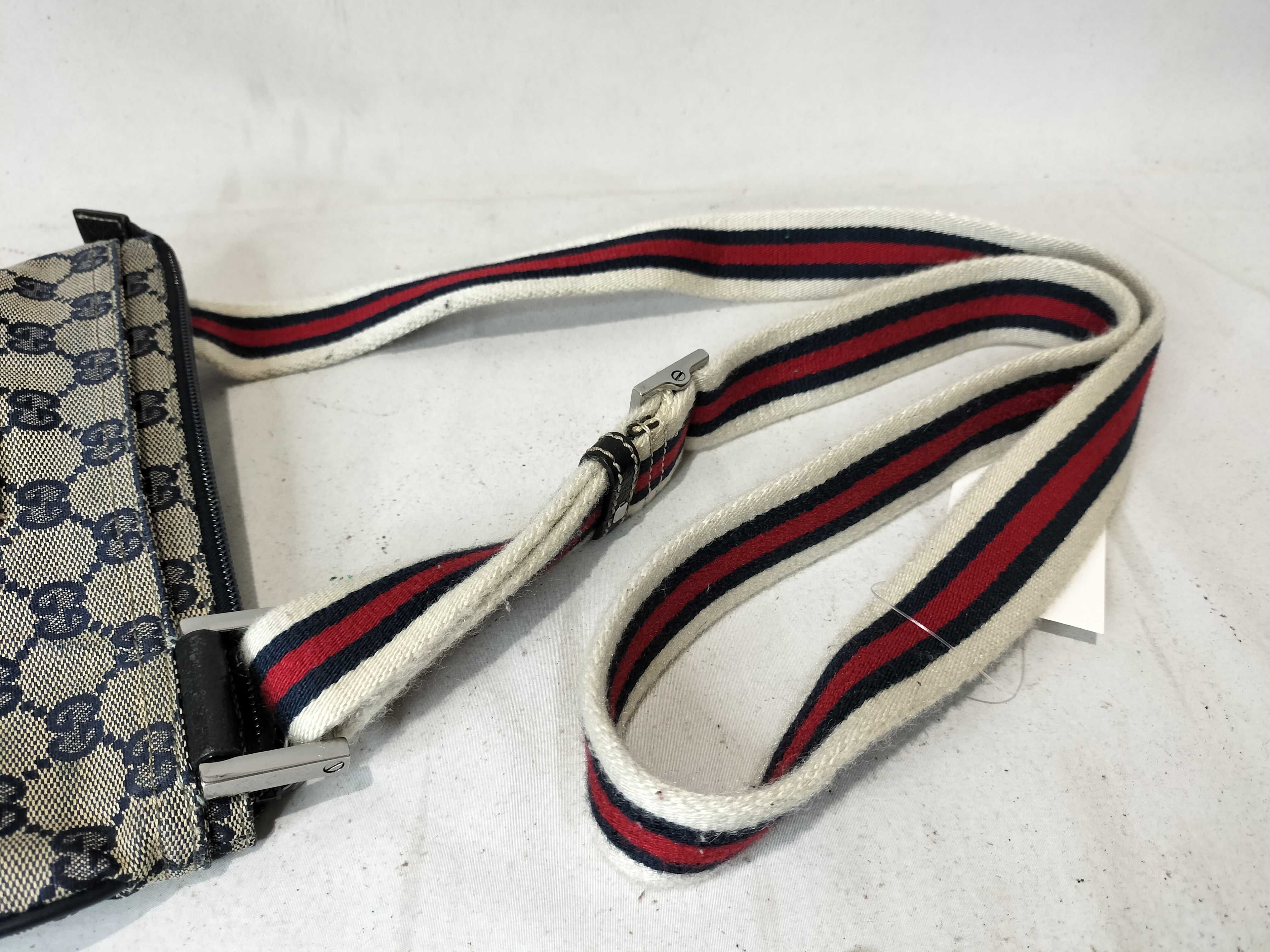GG Canvas 146309 001013 Shoulder Bag — view 4