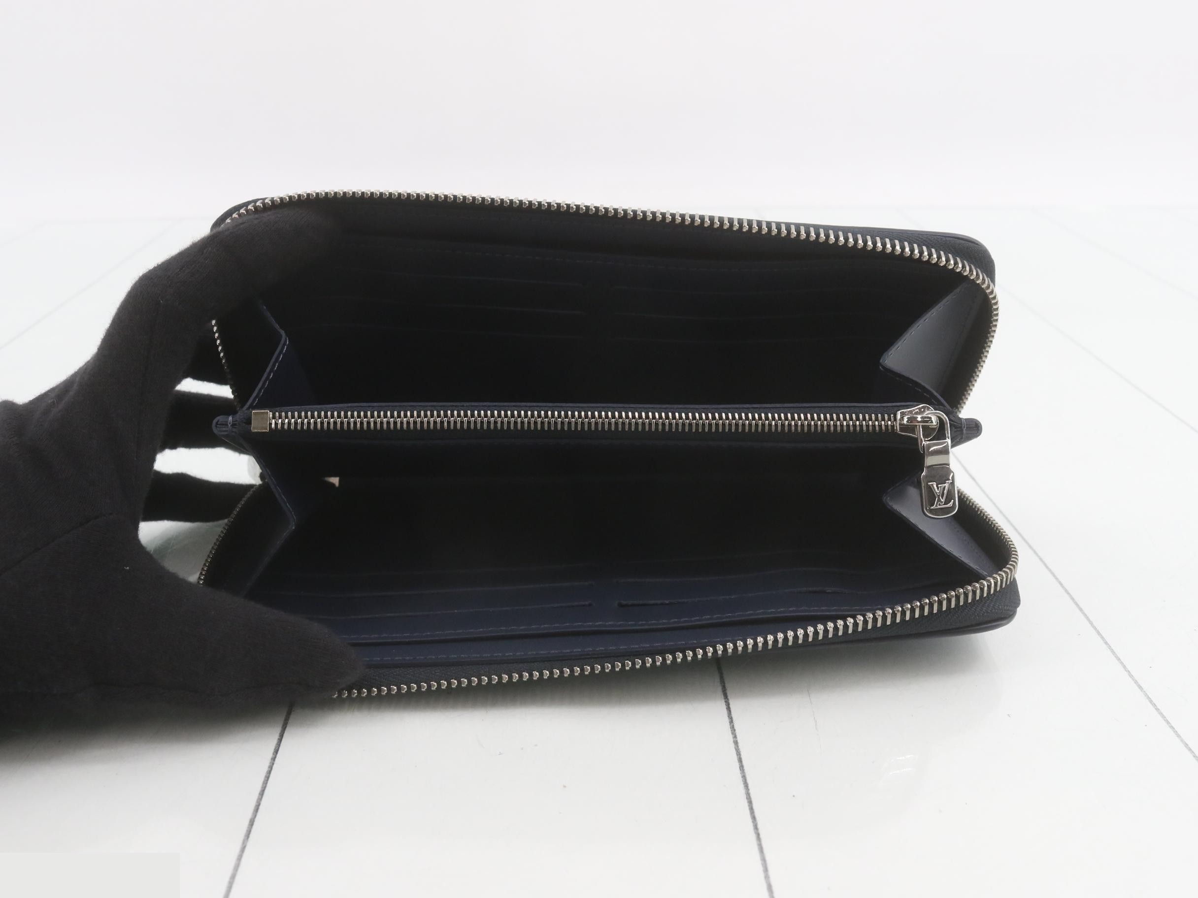 Zippy Wallet Horizontal Navy Blue — view 4