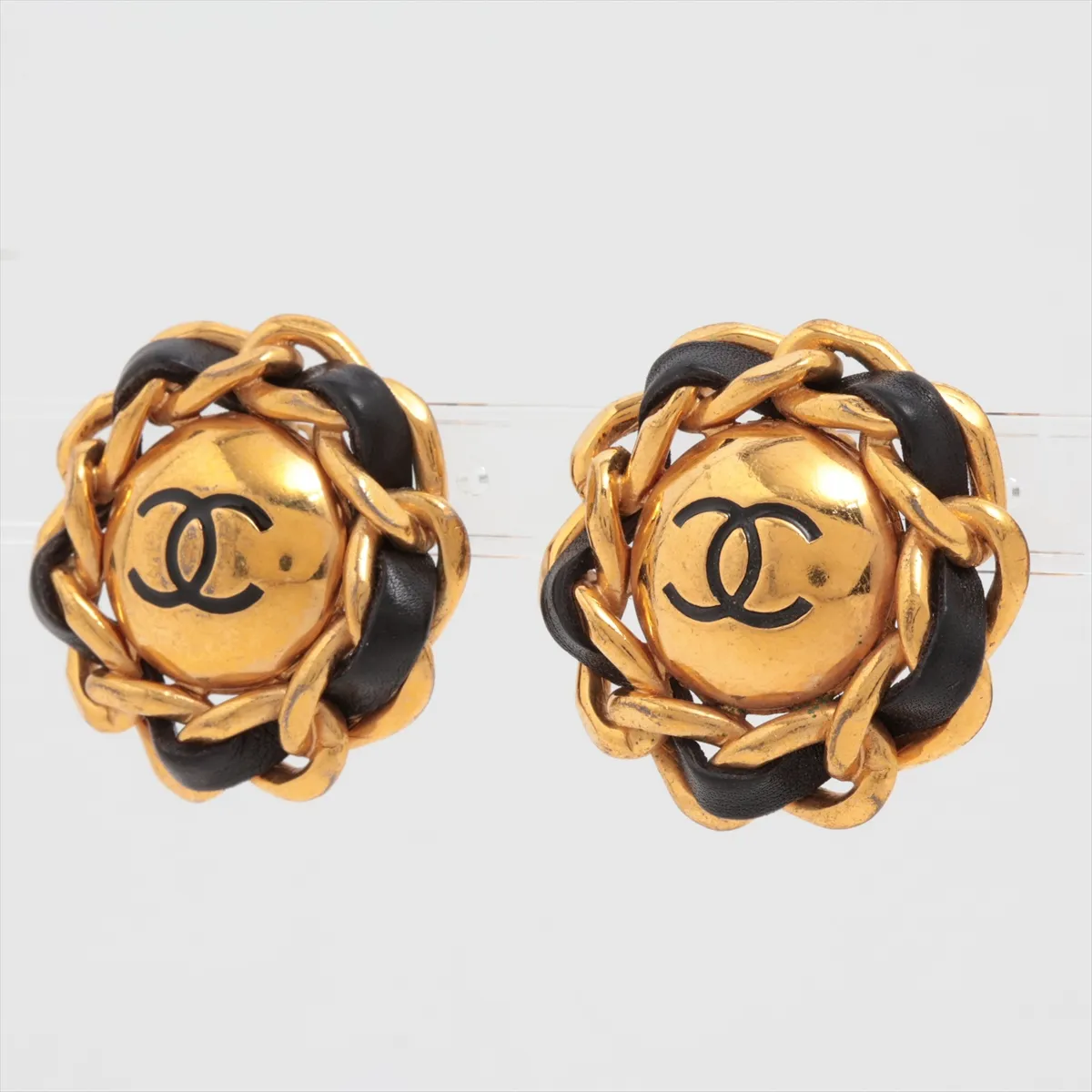 Cocomark 93P earrings (for both ears) GP x Leather Gold x Black — view 3