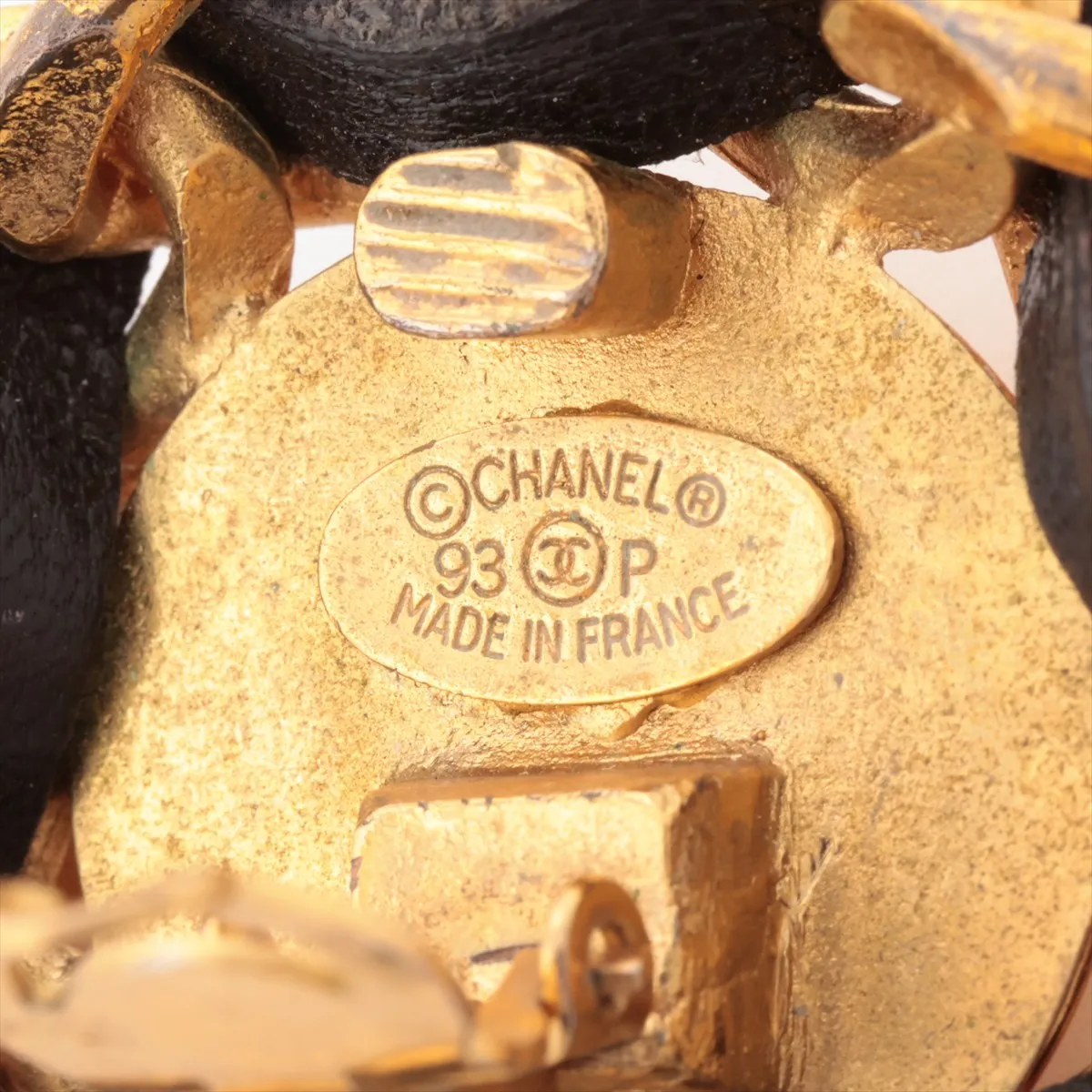 Cocomark 93P earrings (for both ears) GP x Leather Gold x Black — view 5