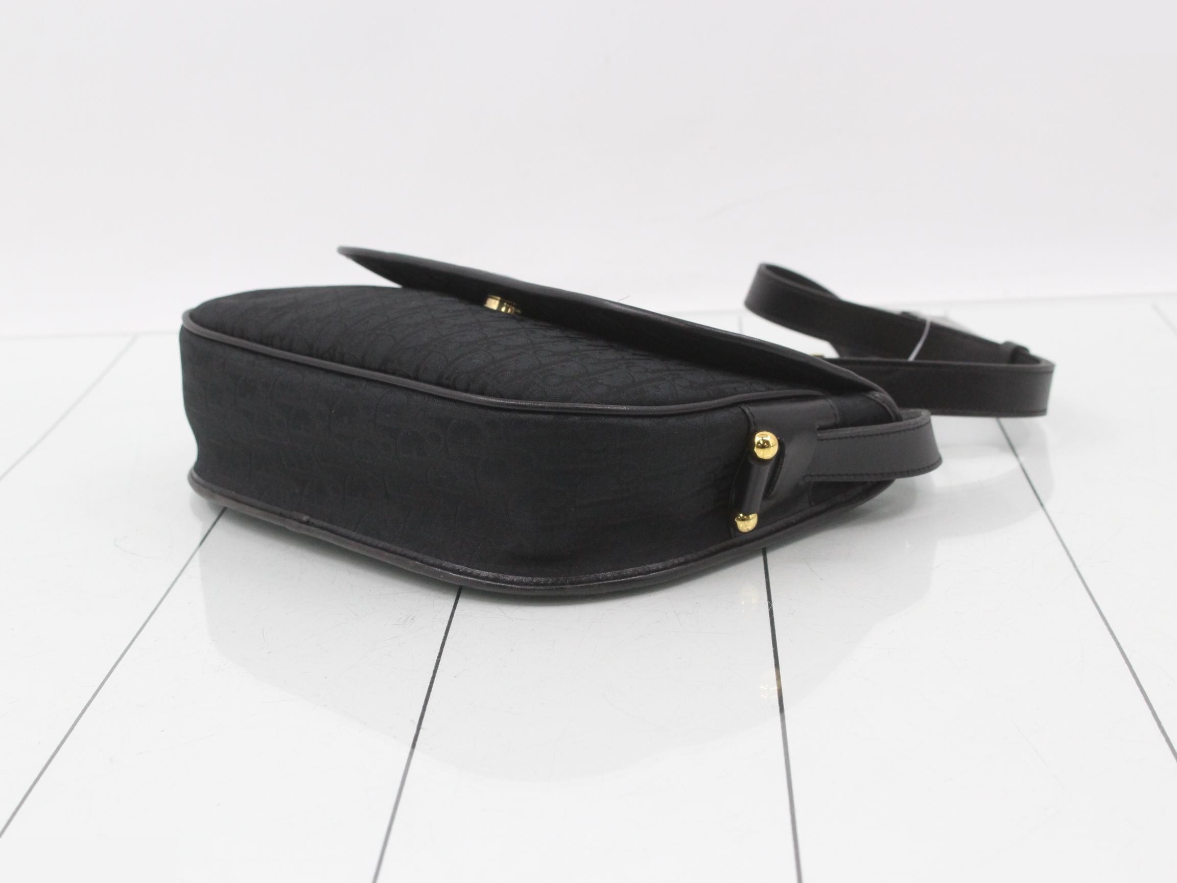 Trotter (bag) - Shoulder bag, black — view 6