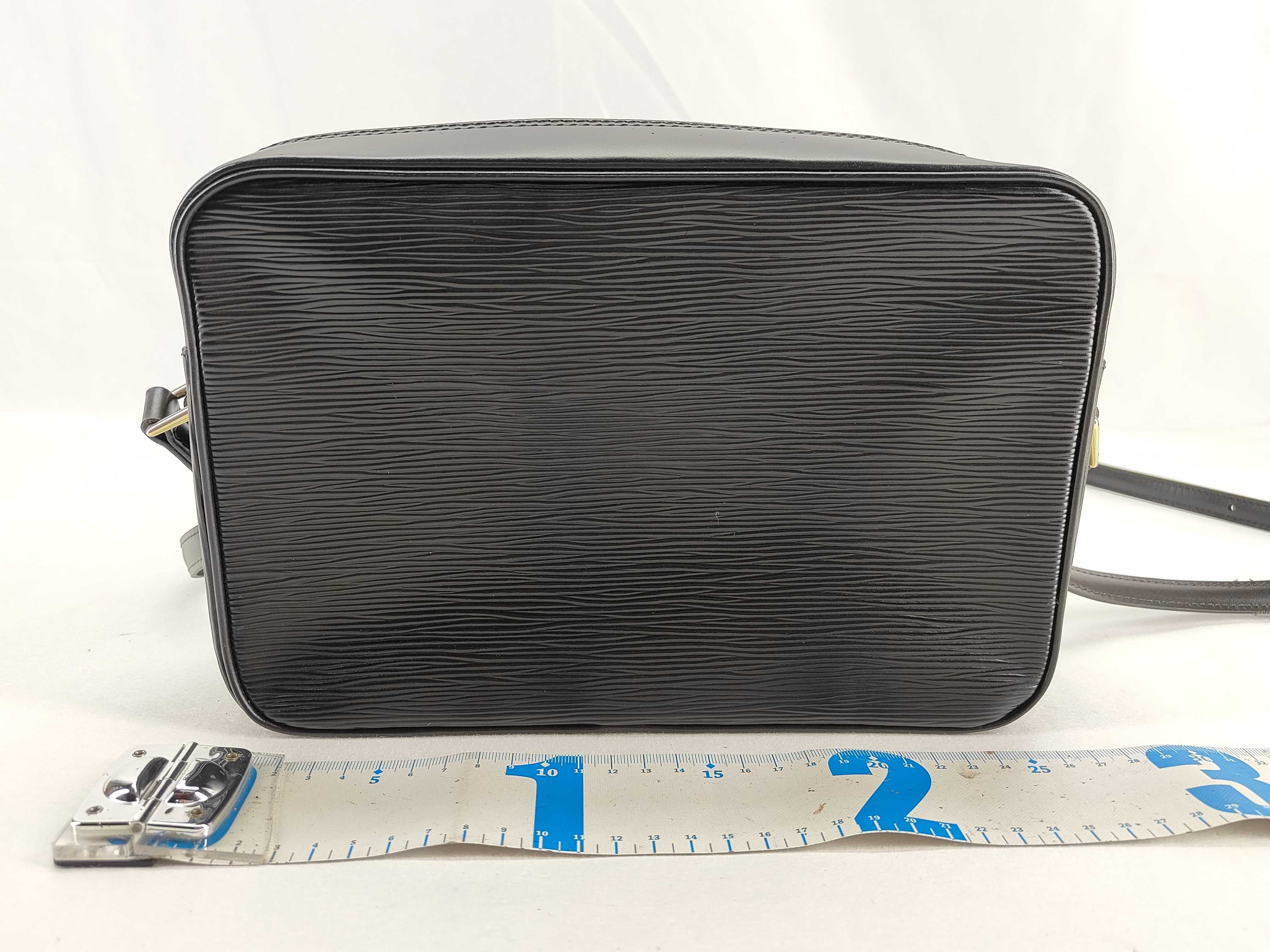 Epi Louis Vuitton Trocadero Shoulder Bag — view 2