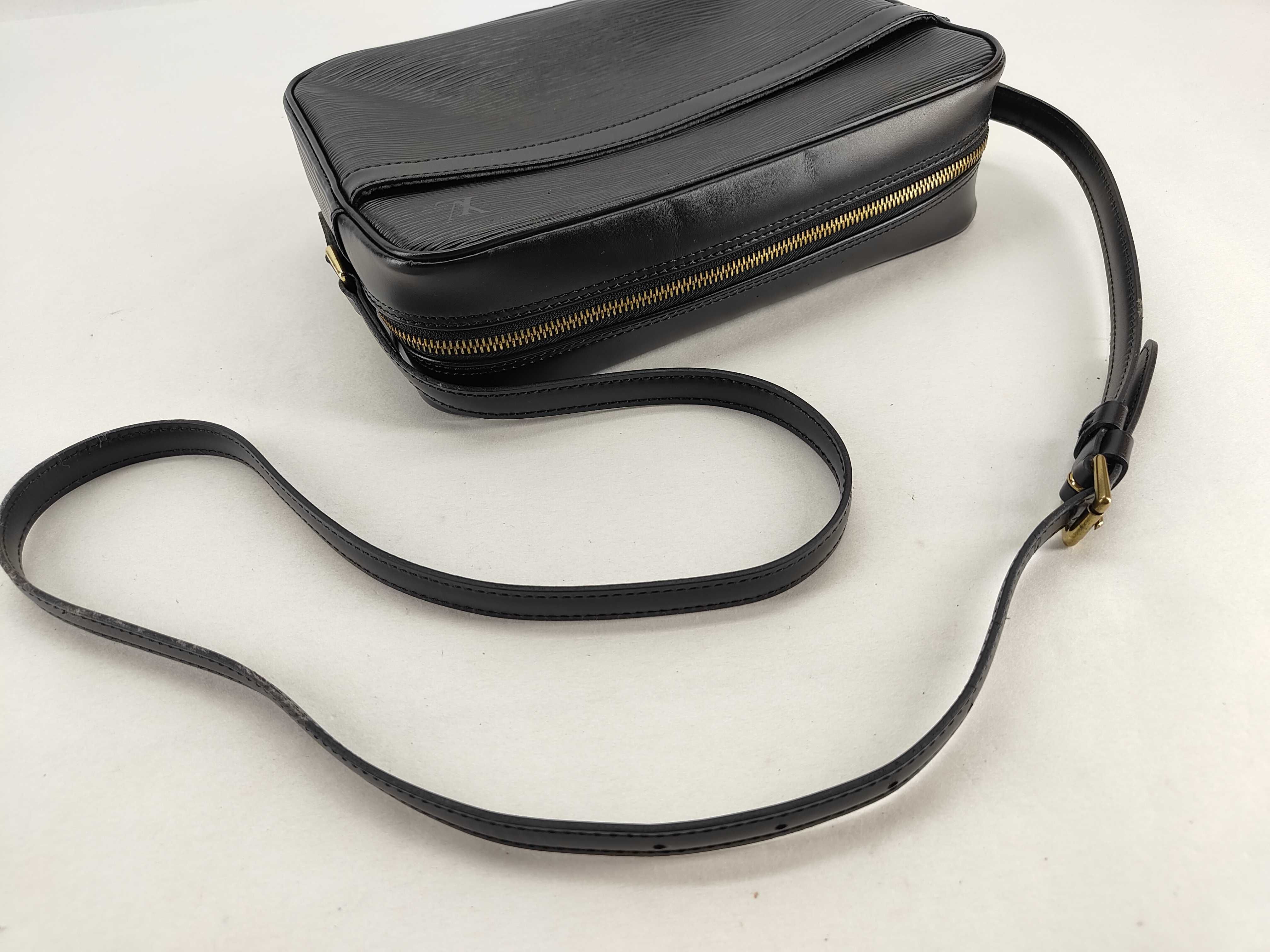 Epi Louis Vuitton Trocadero Shoulder Bag — view 3