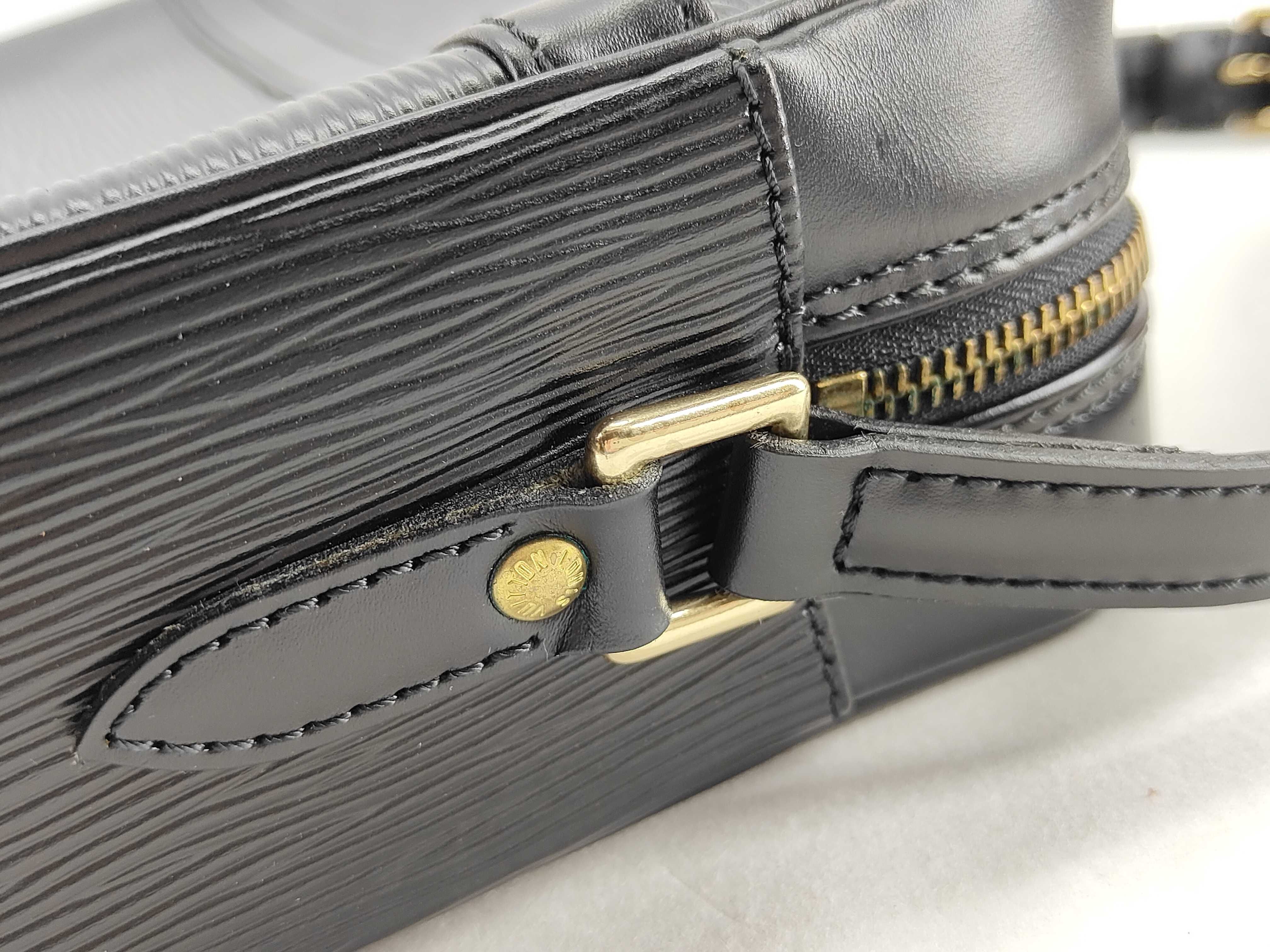 Epi Louis Vuitton Trocadero Shoulder Bag — view 6