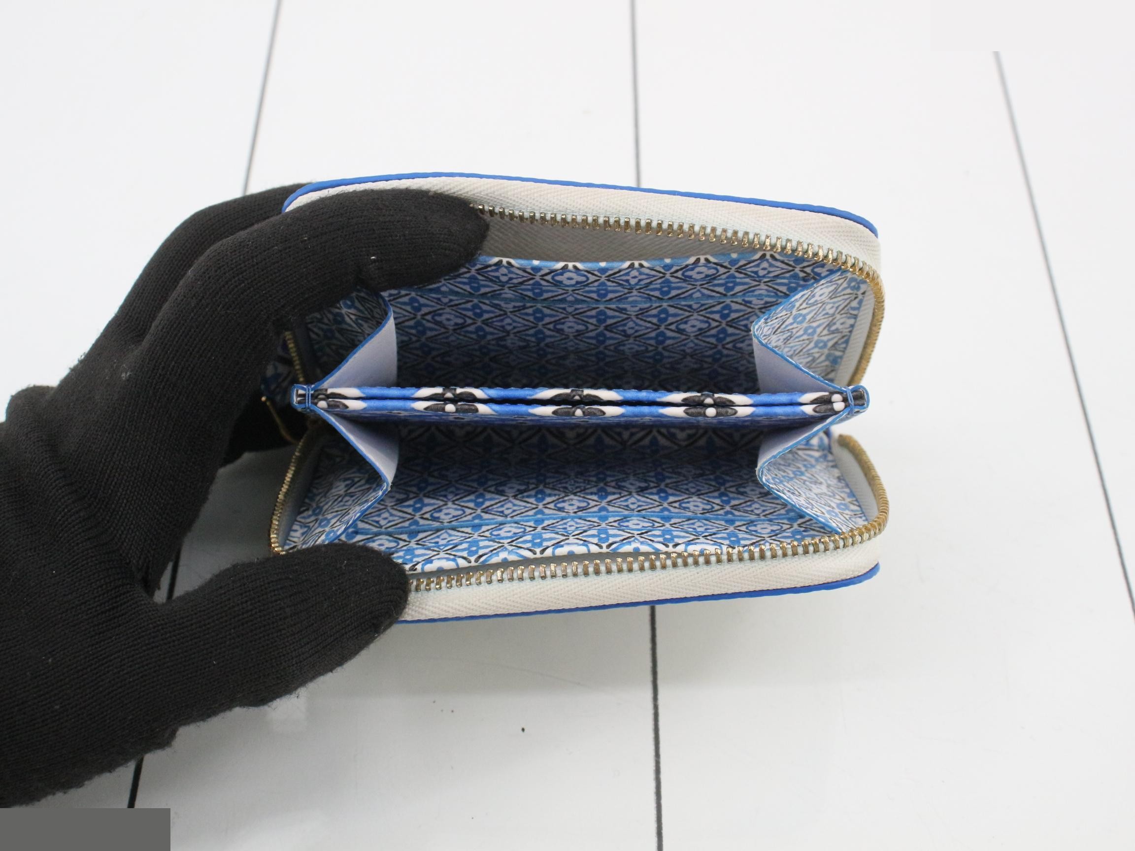 Giant by the Pool Zippy Coin Purse (with box) — view 4
